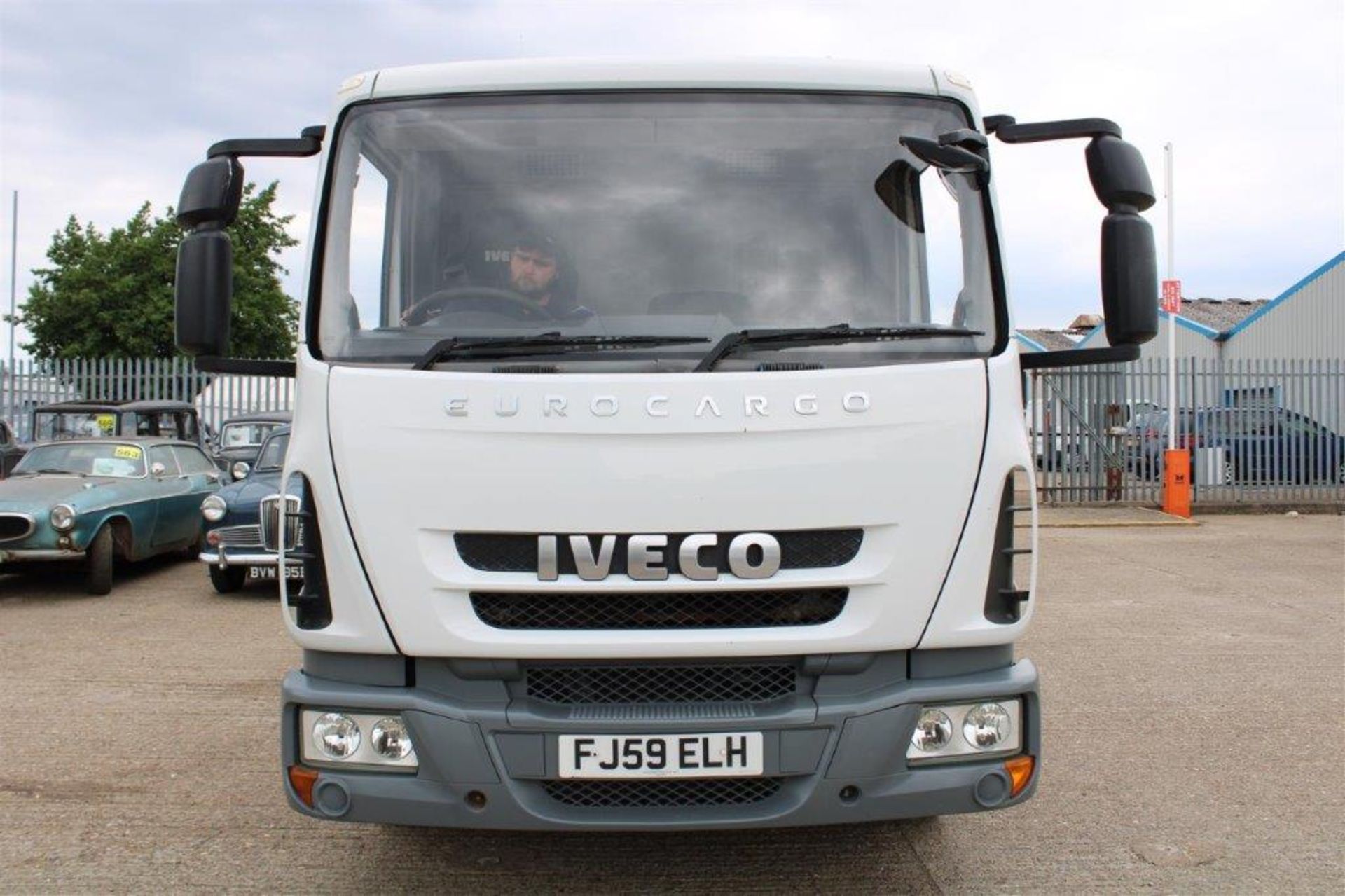 59 09 Iveco Breakdown Truck - Image 2 of 44