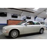 06 06 Jaguar XJ Sovereign TDVI