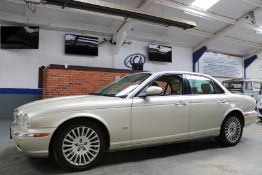 06 06 Jaguar XJ Sovereign TDVI