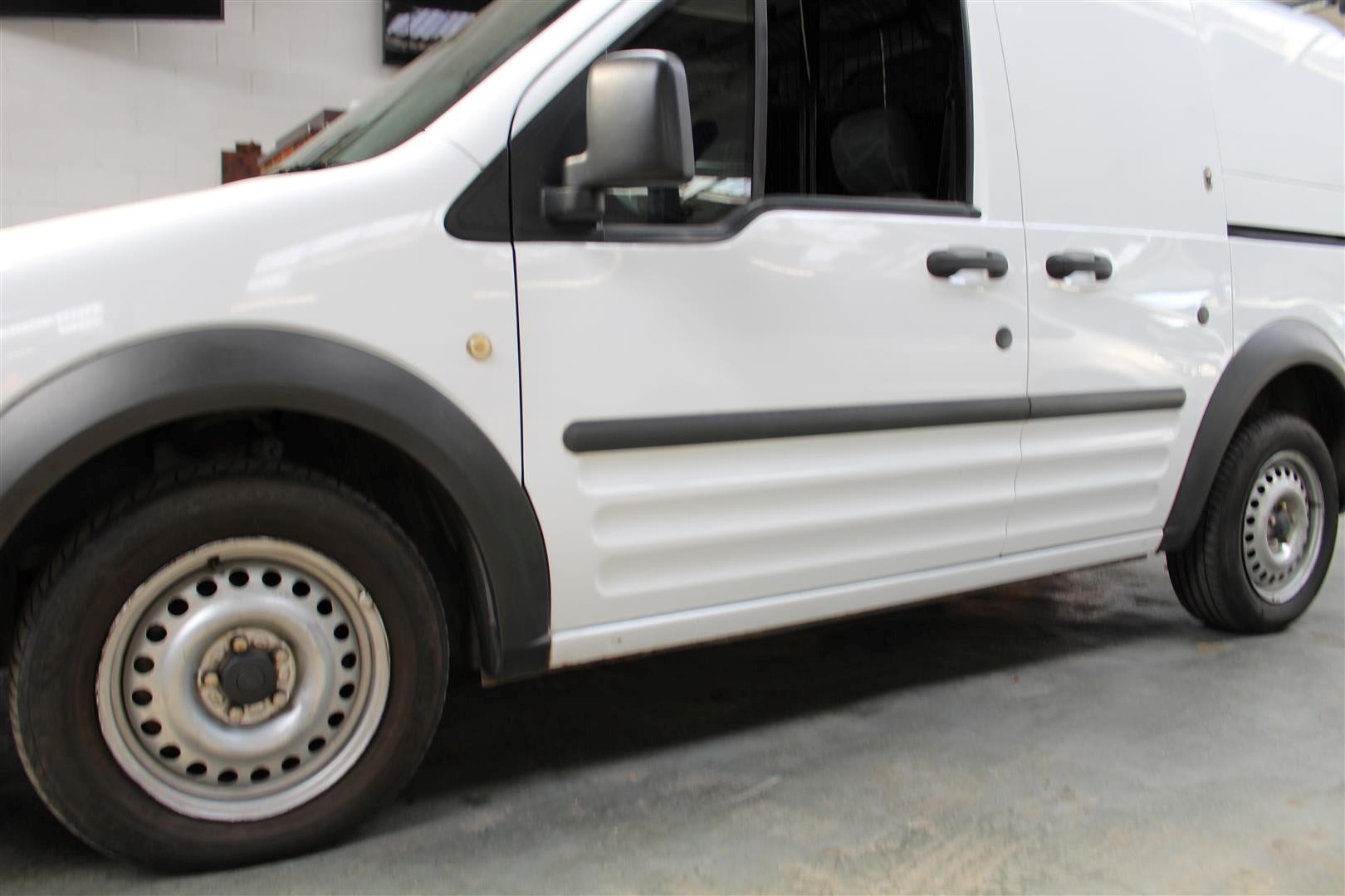 60 10 Ford Transit Connect 75 T200 - Image 10 of 34