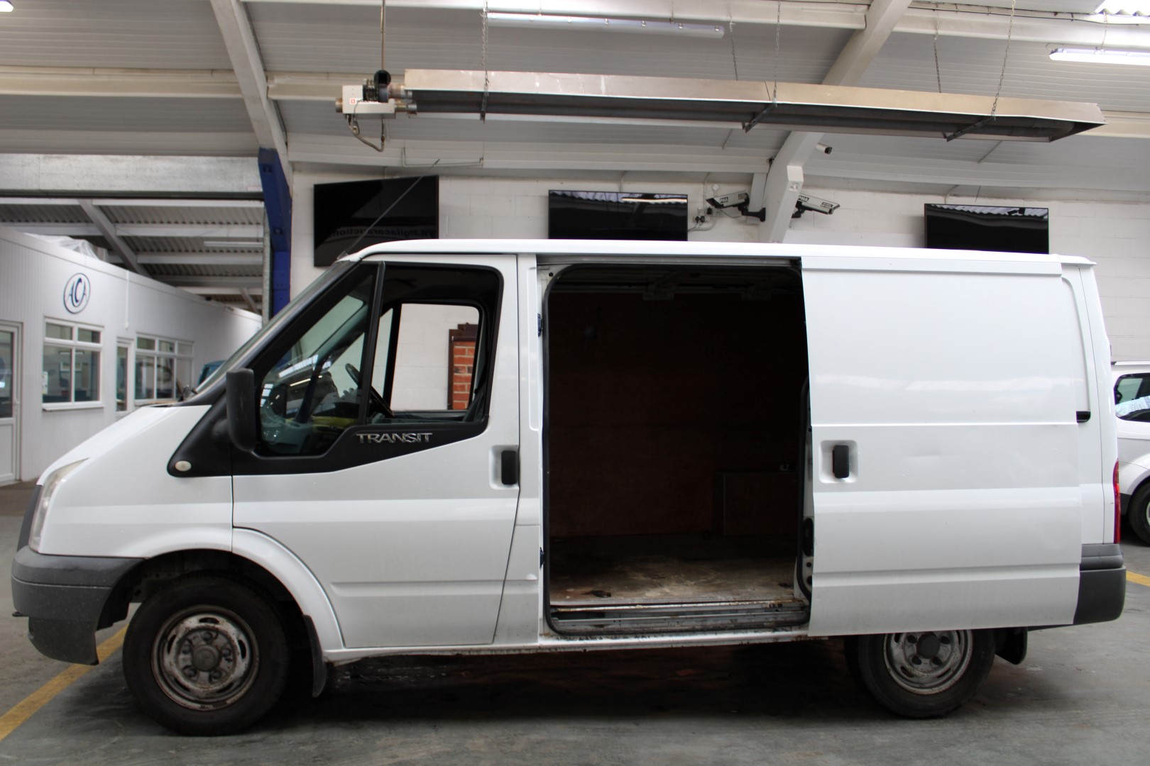 12 12 Ford Transit 85 T300M FWD - Image 12 of 30