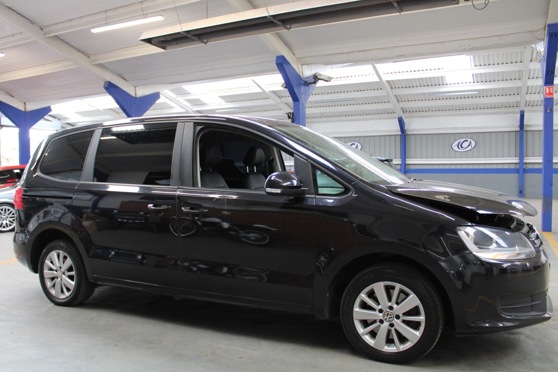 14 14 VW Sharan S Blue TDI - Image 16 of 26