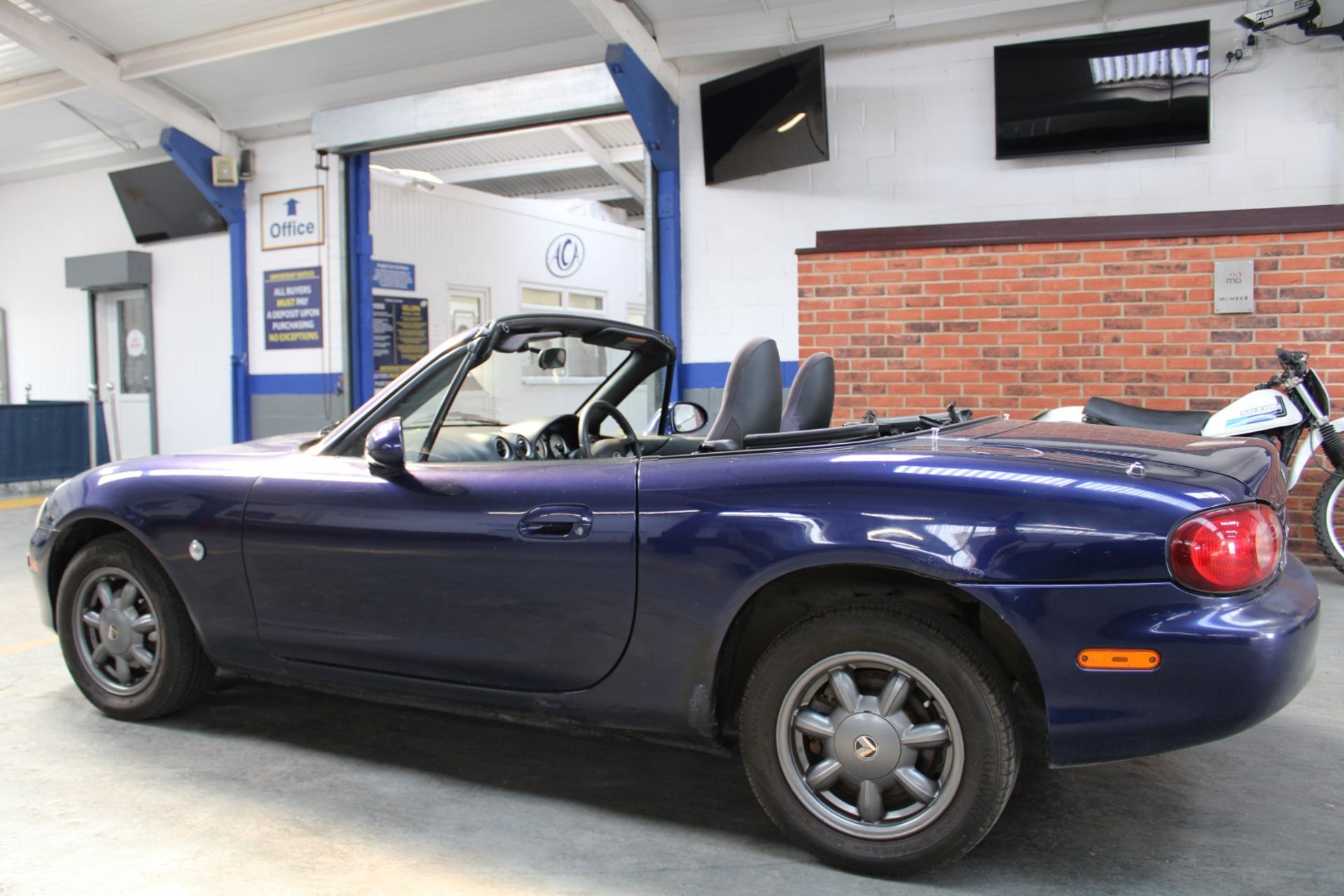 54 05 Mazda MX-5 - Image 25 of 26