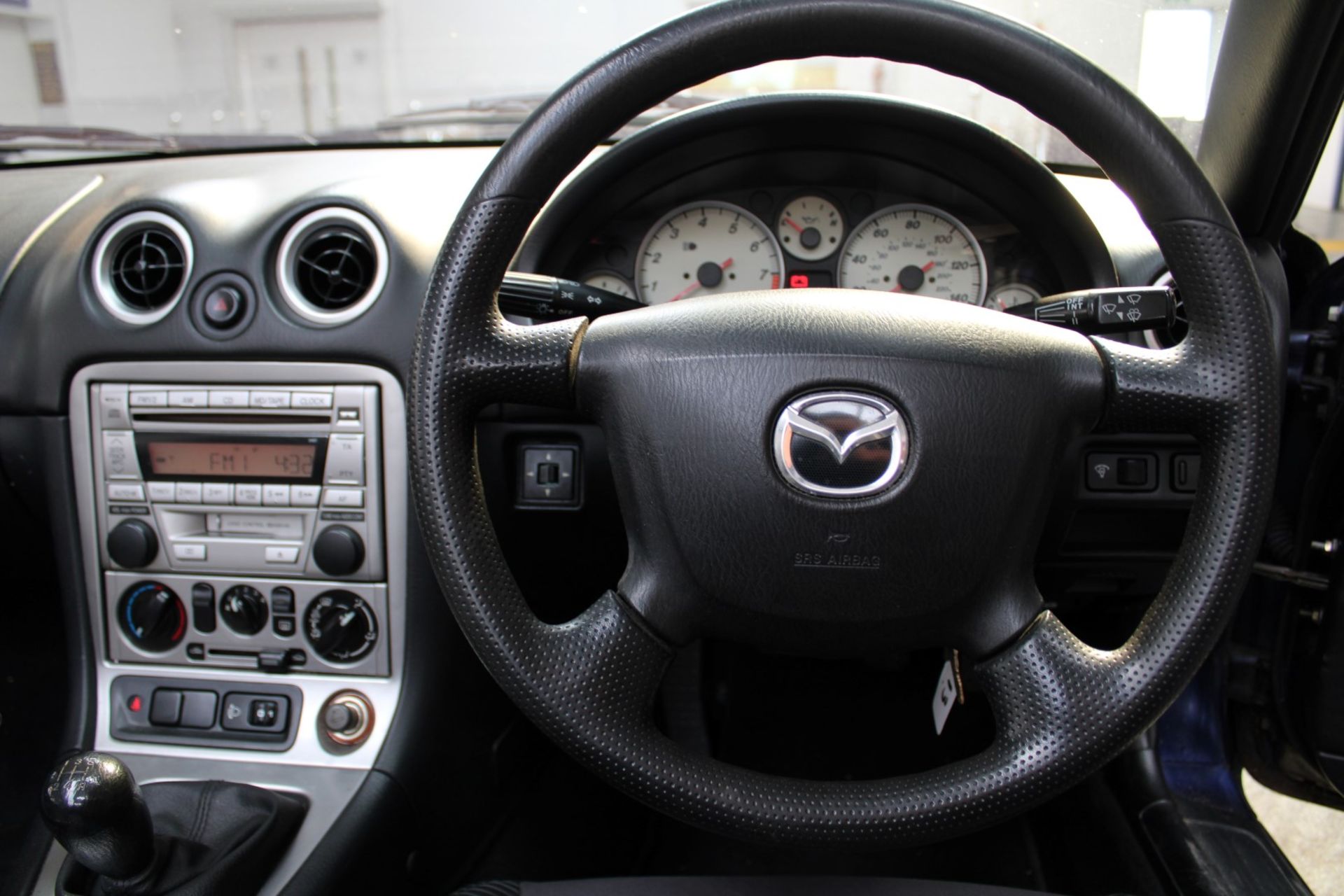 54 05 Mazda MX-5 - Image 21 of 26