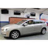 15 15 Volvo V60 SE Lux D2