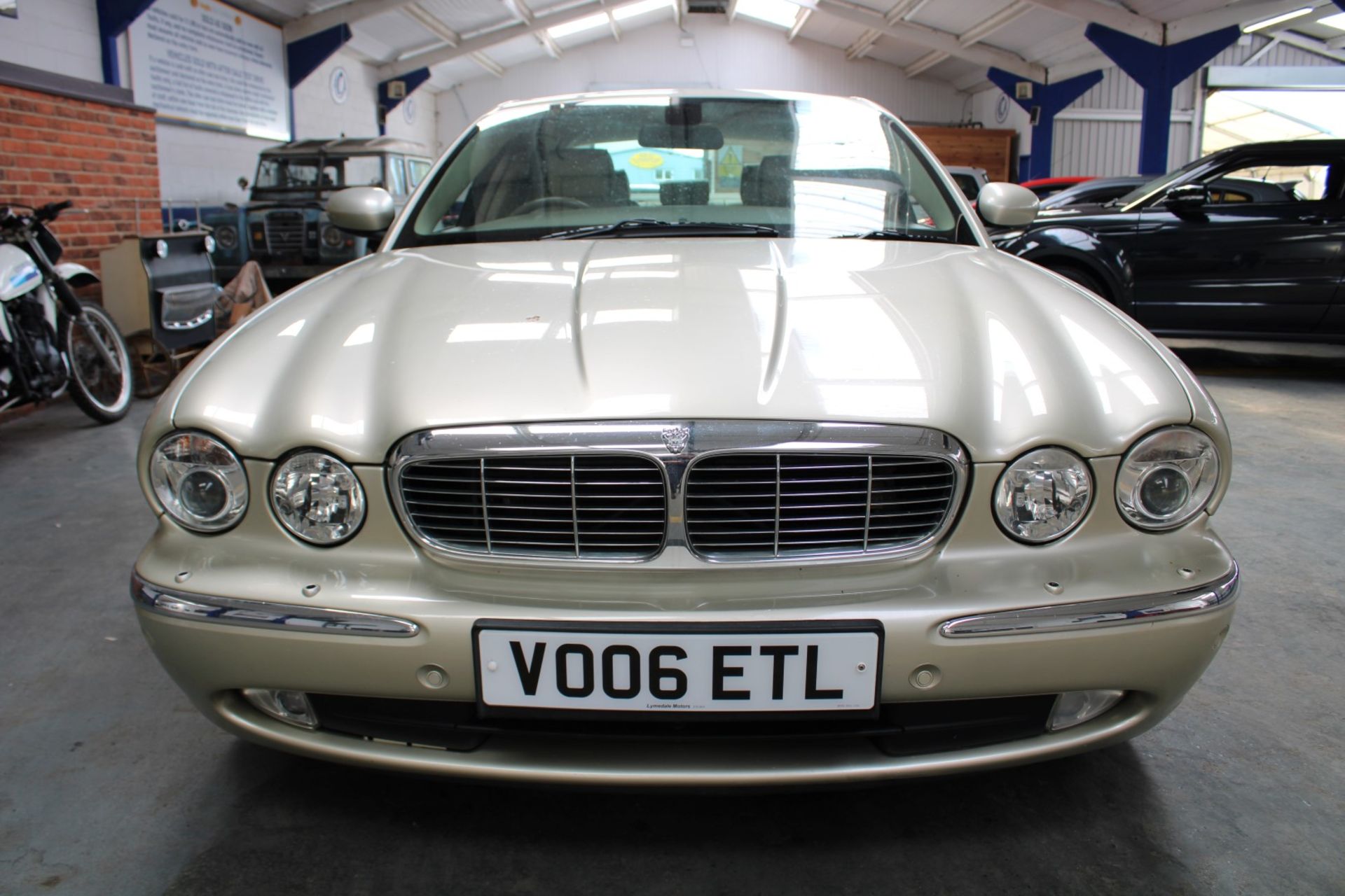 06 06 Jaguar XJ Sovereign TDVI - Image 2 of 31