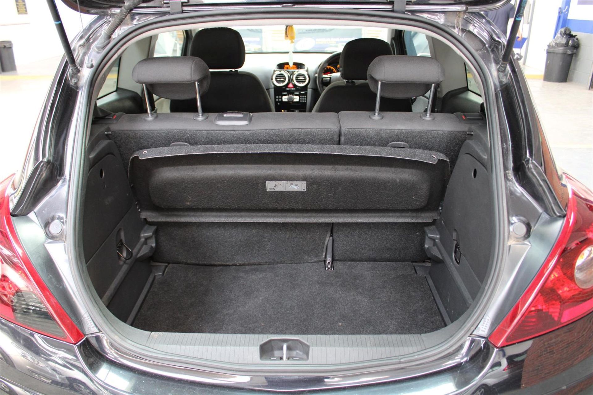 11 11 Vauxhall Corsa SXI - Image 24 of 31