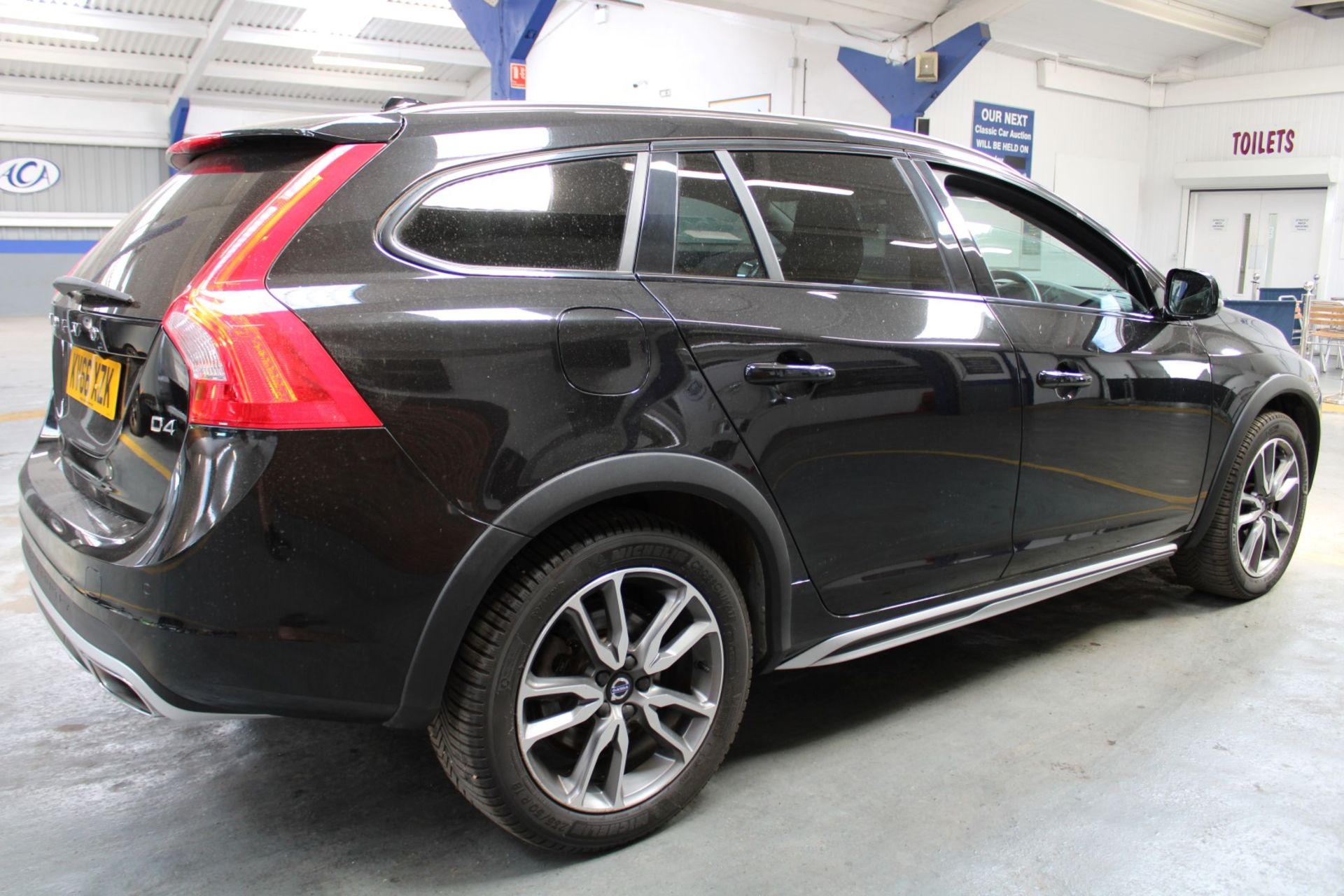 66 16 Volvo V60 Cross Country Lux - Image 28 of 34