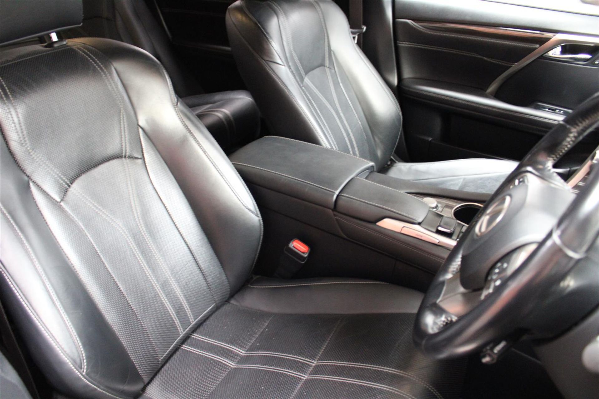 17 17 Lexus RX 450H Luxury CVT - Image 9 of 40