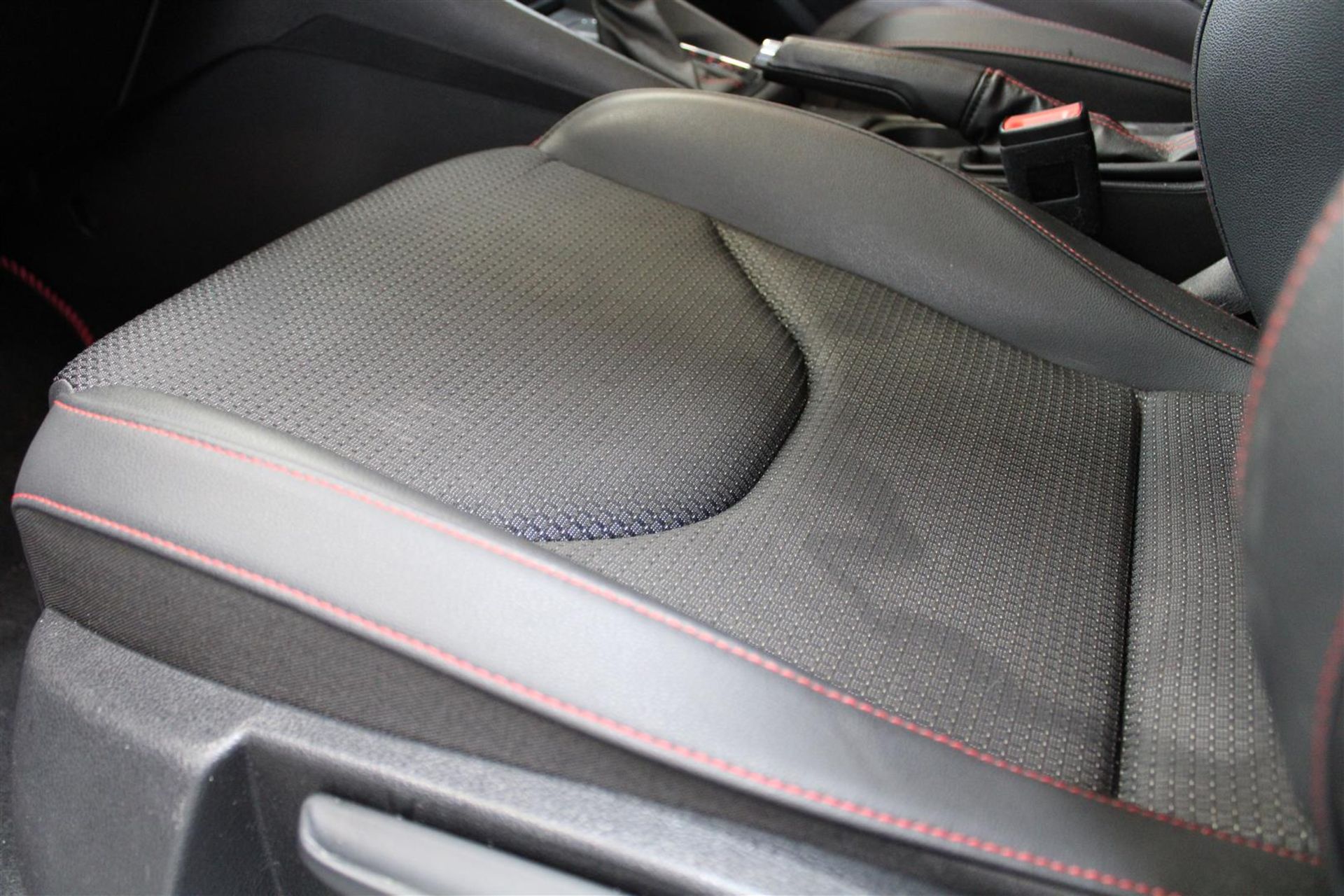 15 15 Seat Leon FR Tech TDI - Image 14 of 36