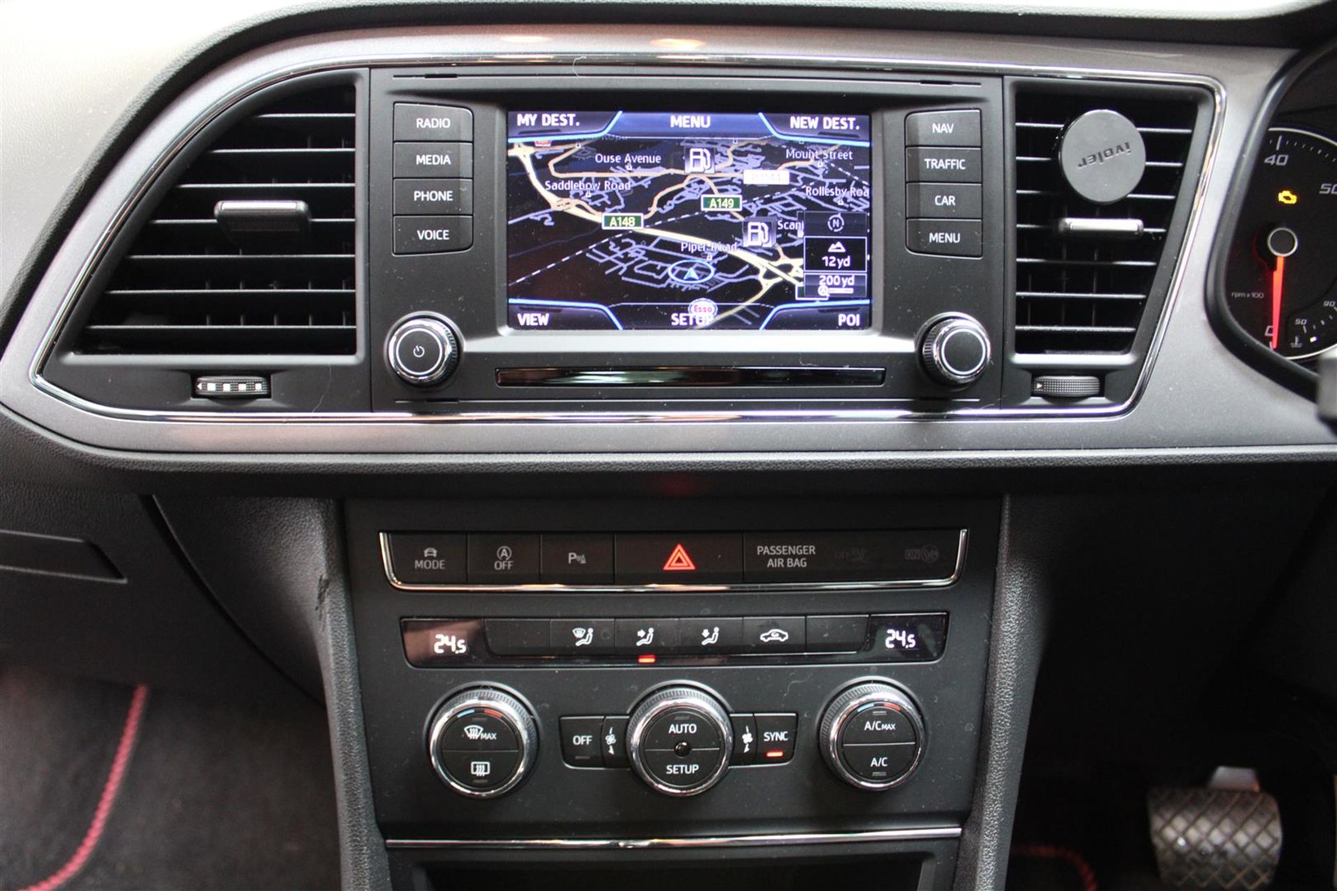 15 15 Seat Leon FR Tech TDI - Image 10 of 36