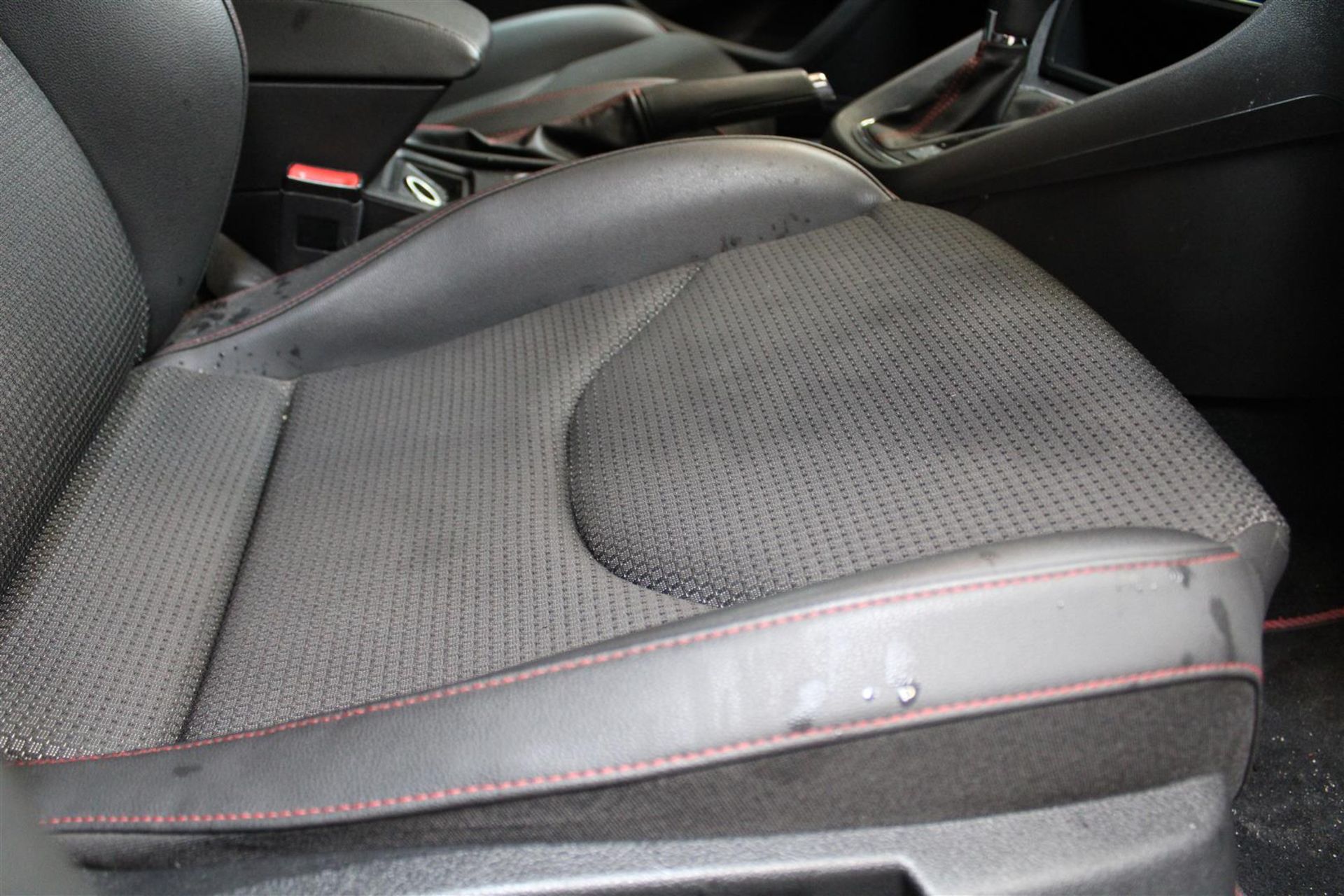 15 15 Seat Leon FR Tech TDI - Image 22 of 36