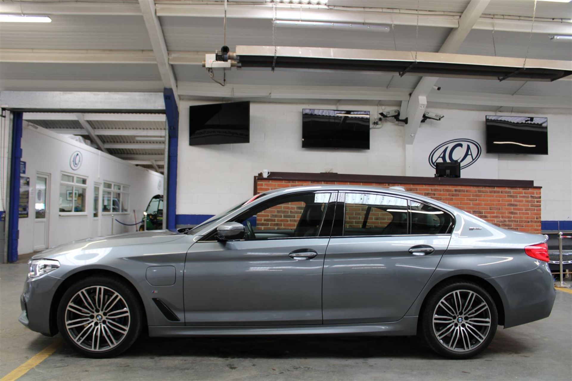 17 67 BMW 530E M Sport Auto - Image 42 of 42