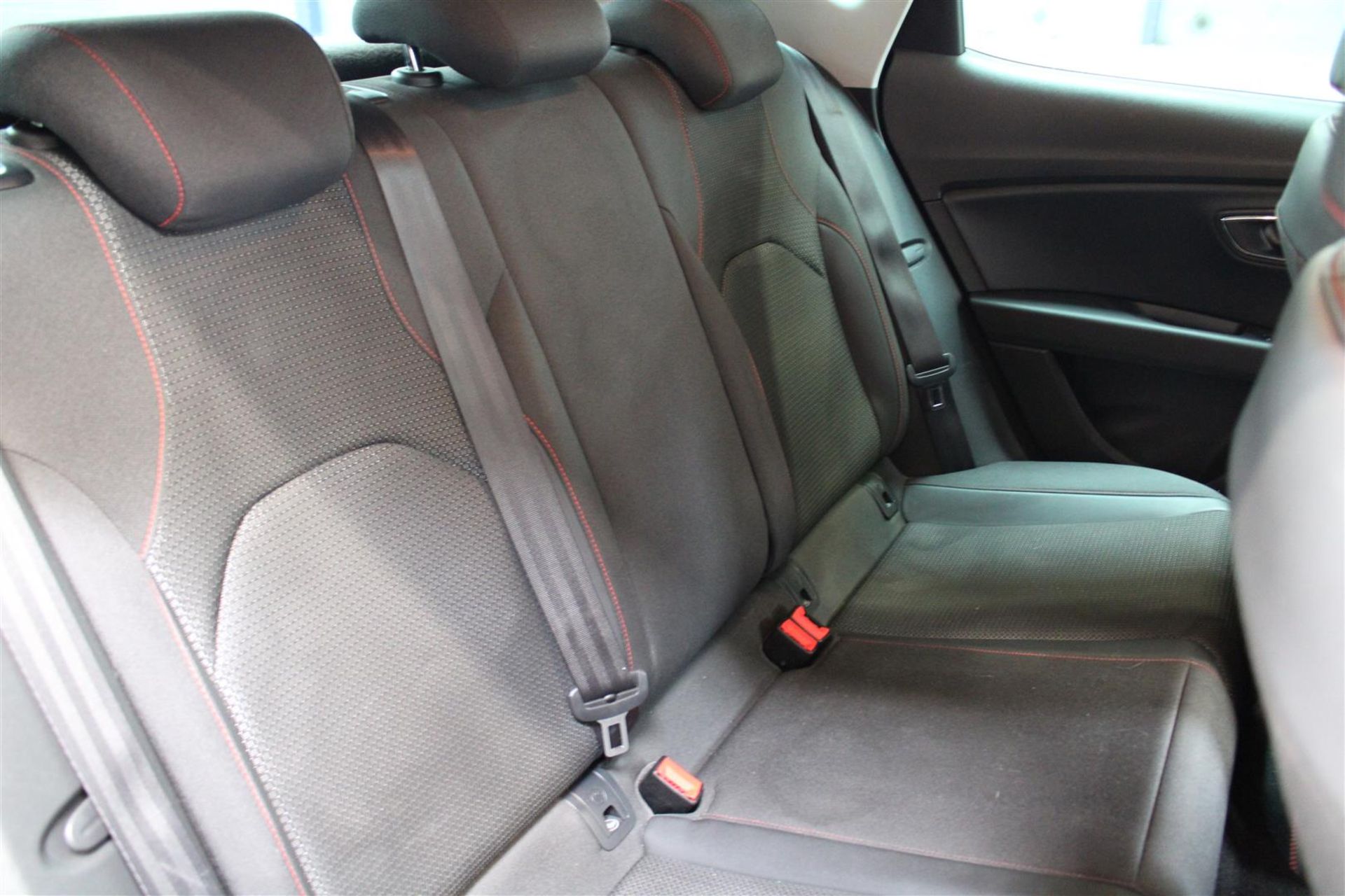 15 15 Seat Leon FR Tech TDI - Image 17 of 36