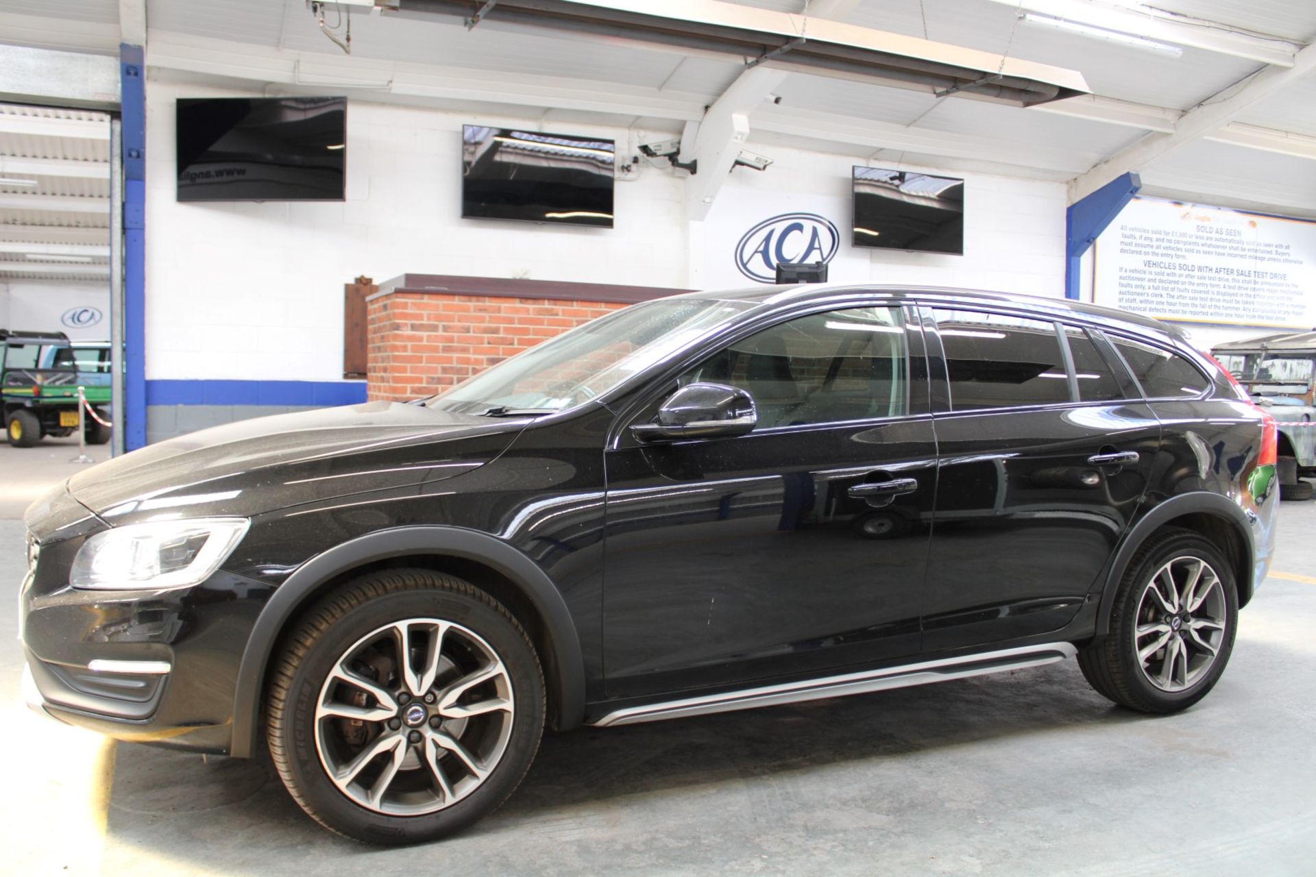 66 16 Volvo V60 Cross Country Lux