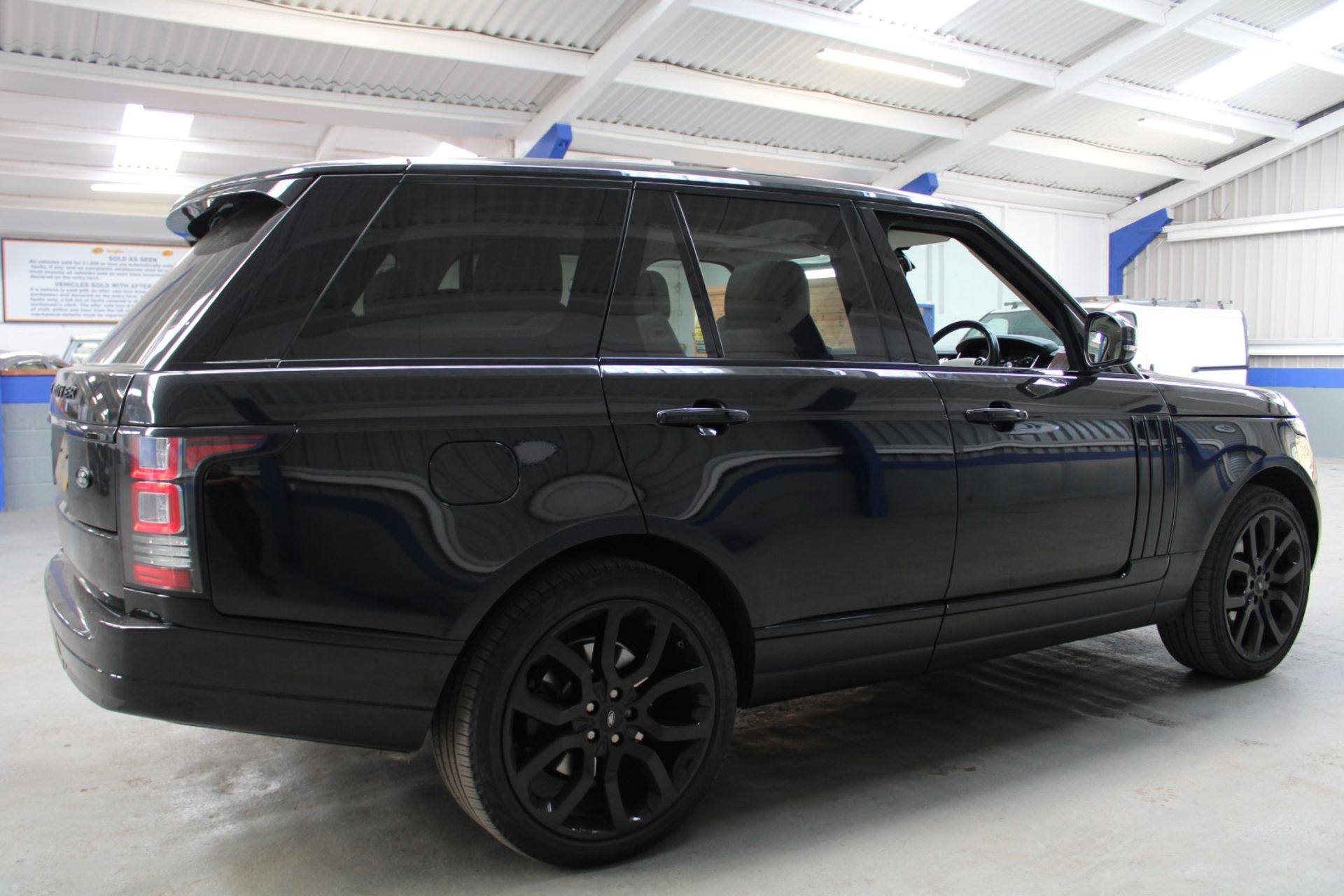 55 13 Range Rover Vogue TDV6 Auto - Image 32 of 39