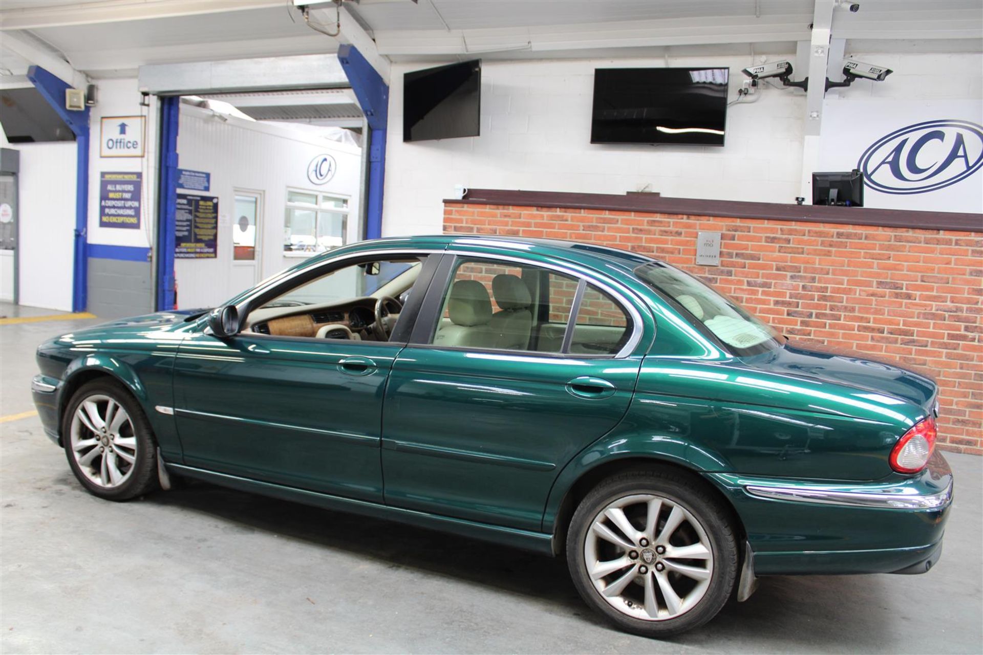 57 07 Jaguar X-Type SE D - Image 33 of 34