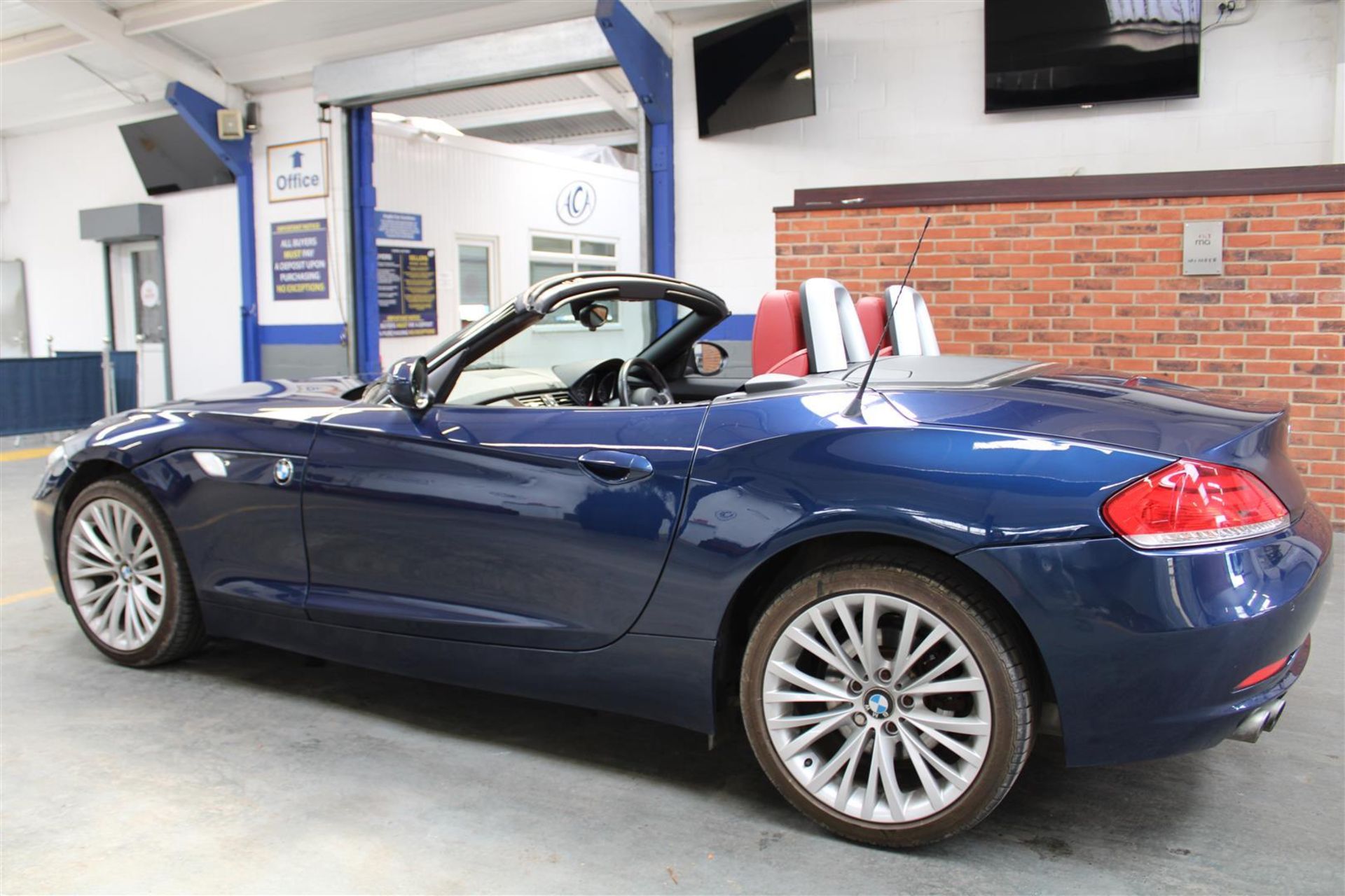 09 09 BMW Z4 SDrive 23I - Image 33 of 34