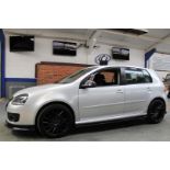 05 05 VW Golf FSI S