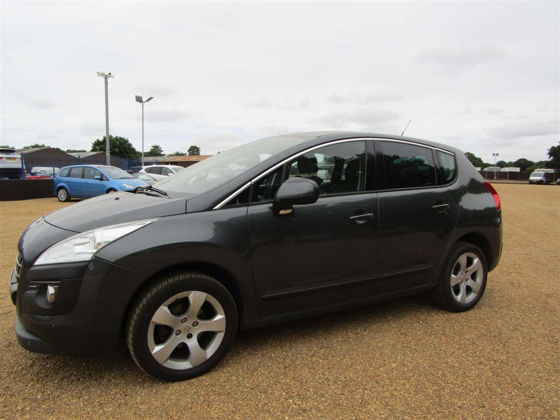 13 13 Peugeot 3008 Active E-HDI