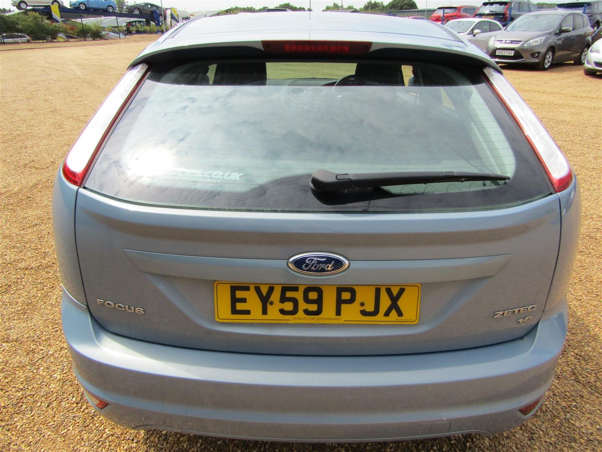 59 09 Ford Focus Zetec 100 - Image 17 of 18