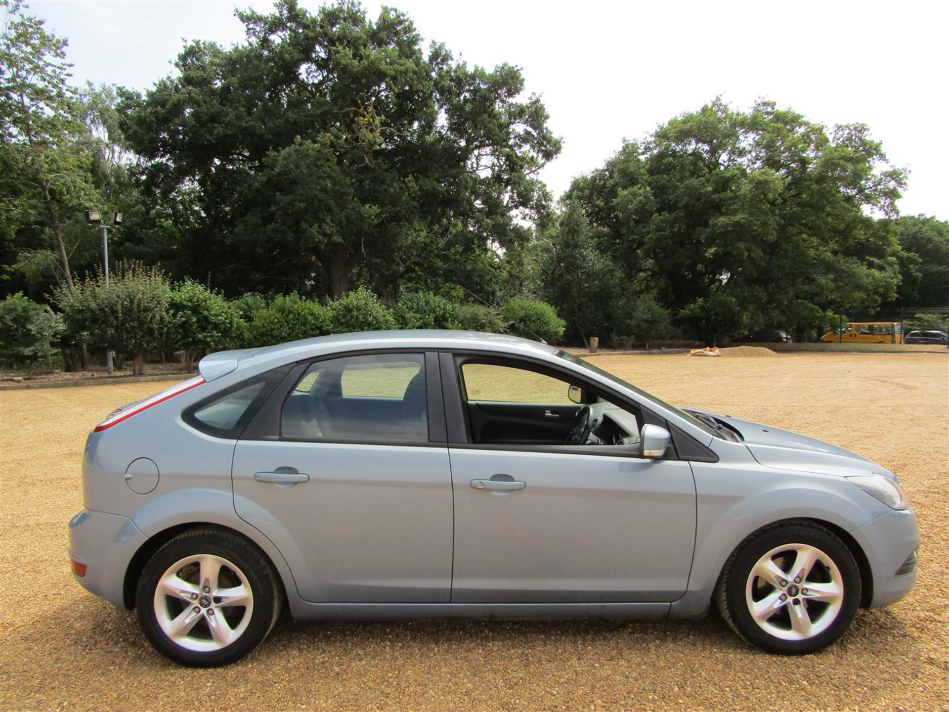 59 09 Ford Focus Zetec 100 - Image 6 of 18