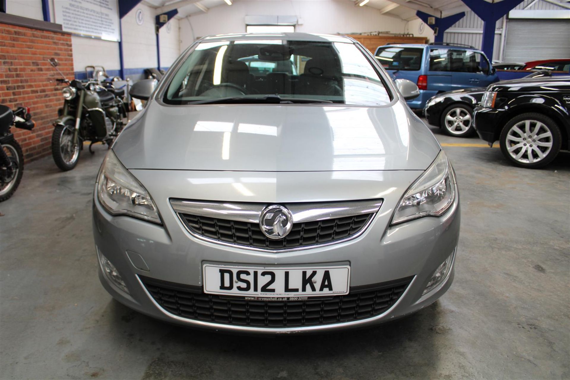 12 12 Vauxhall Astra Elite CDTI Auto - Image 2 of 31