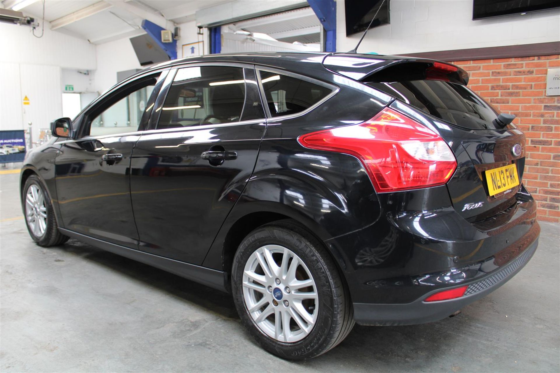 13 13 Ford Focus Titanium Turbo - Image 33 of 34