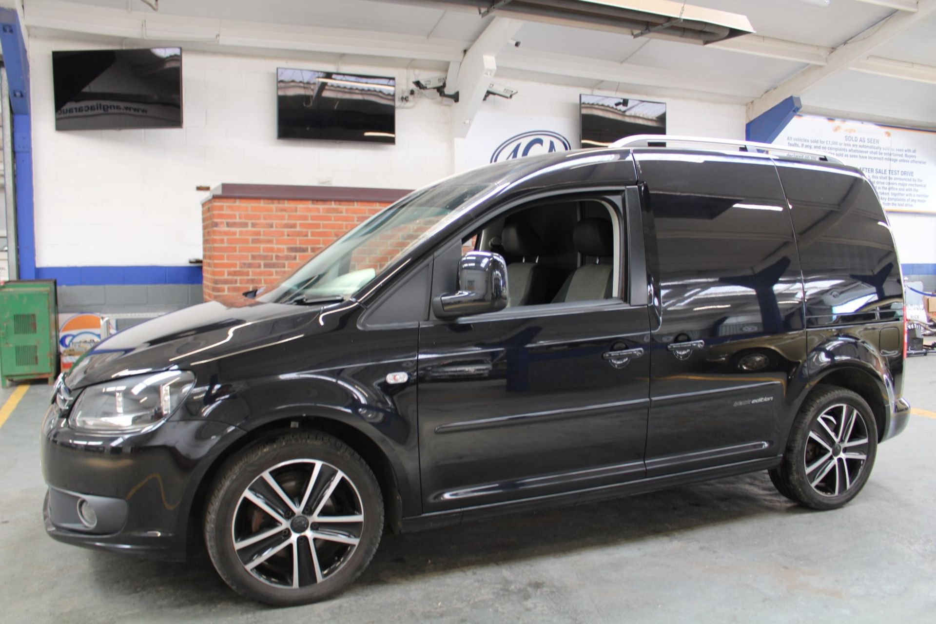 15 15 VW Caddy C20 Black Edition