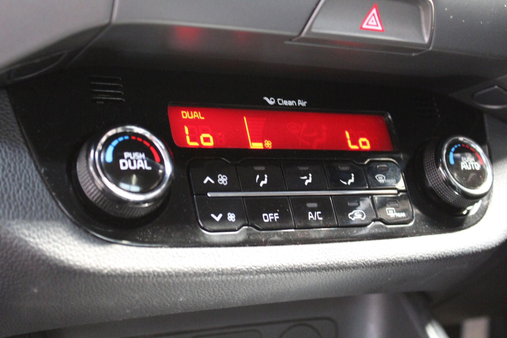 15 15 Kia Sportage KX-3 Nav CRDI - Image 9 of 33