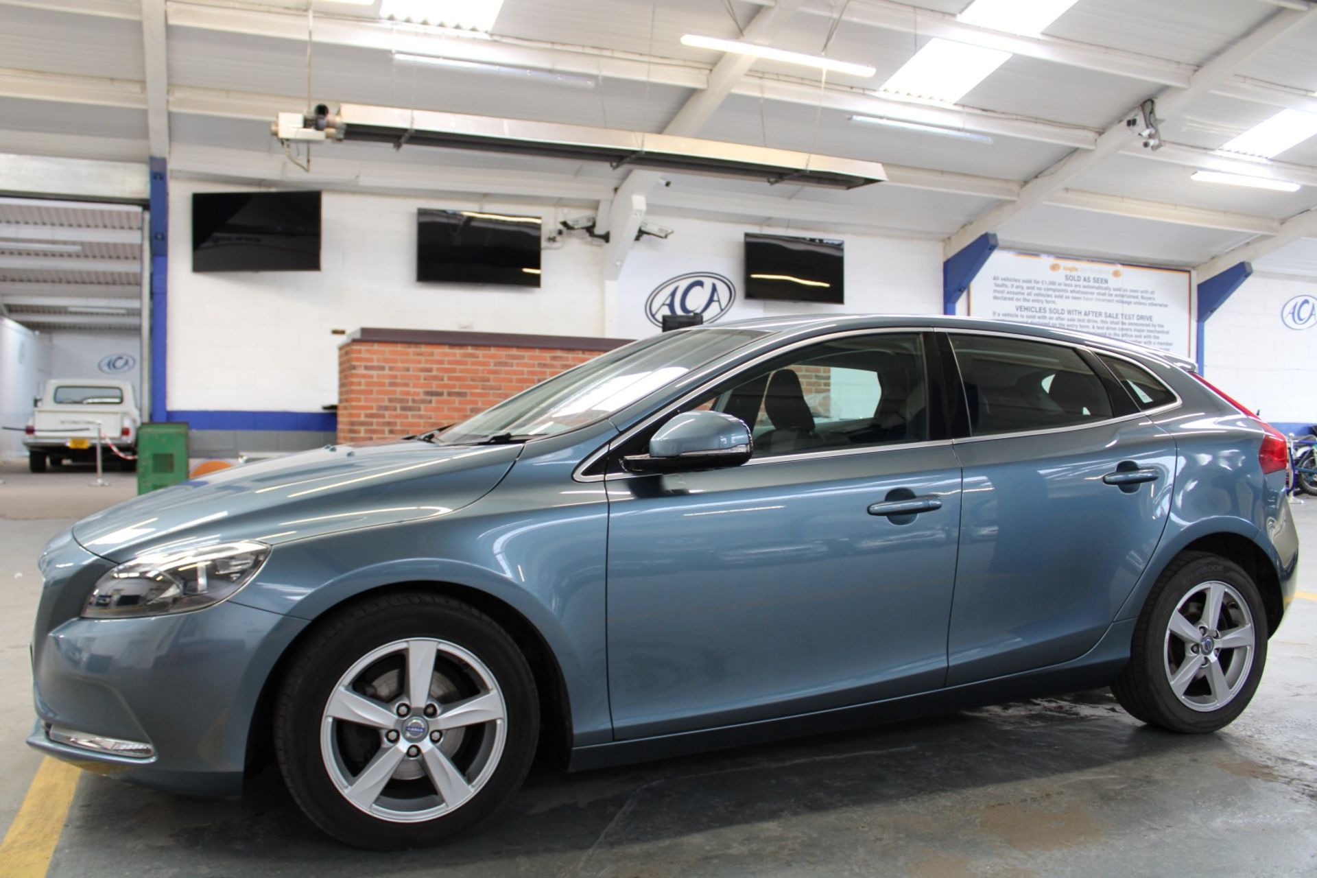 13 13 Volvo V40 D2 SE 5dr