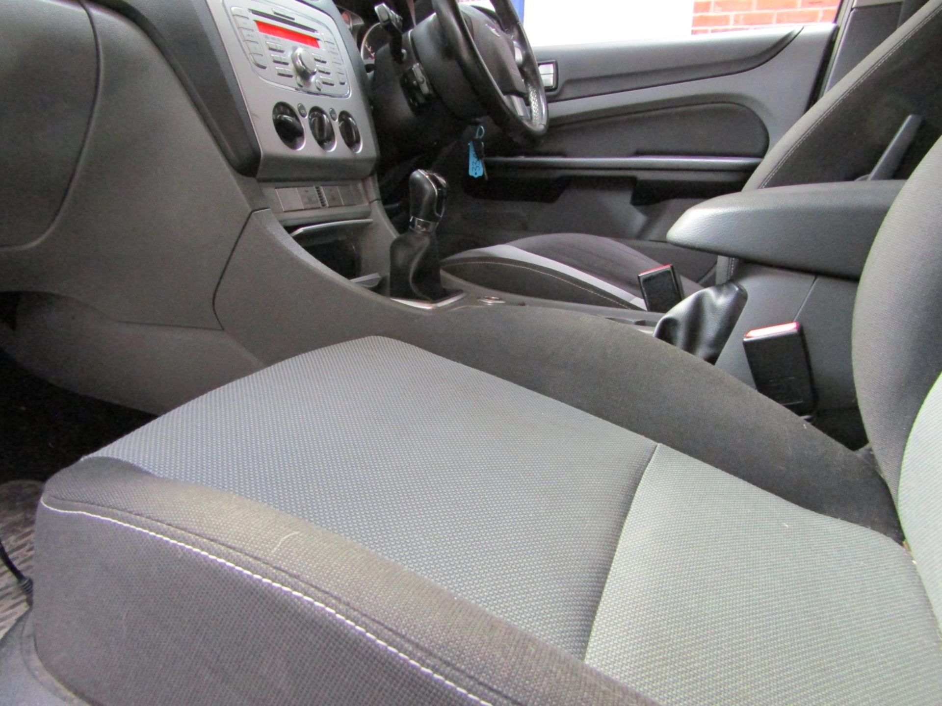 08 08 Ford Focus Zetec TD Estate - Image 5 of 23