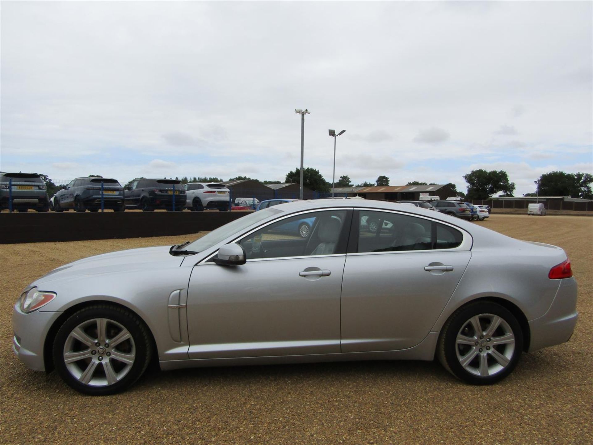 58 09 Jaguar XF Luxury D V6 A - Image 25 of 25