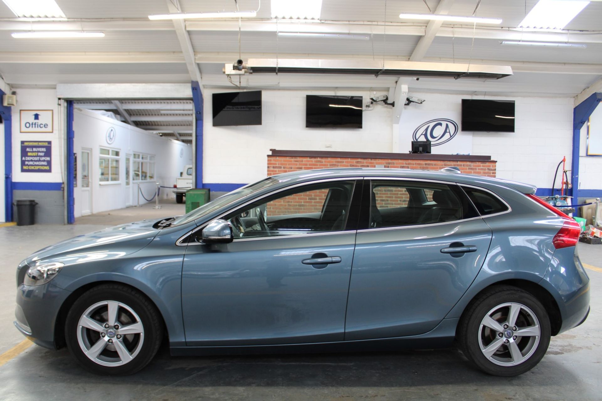 13 13 Volvo V40 D2 SE 5dr - Image 30 of 30