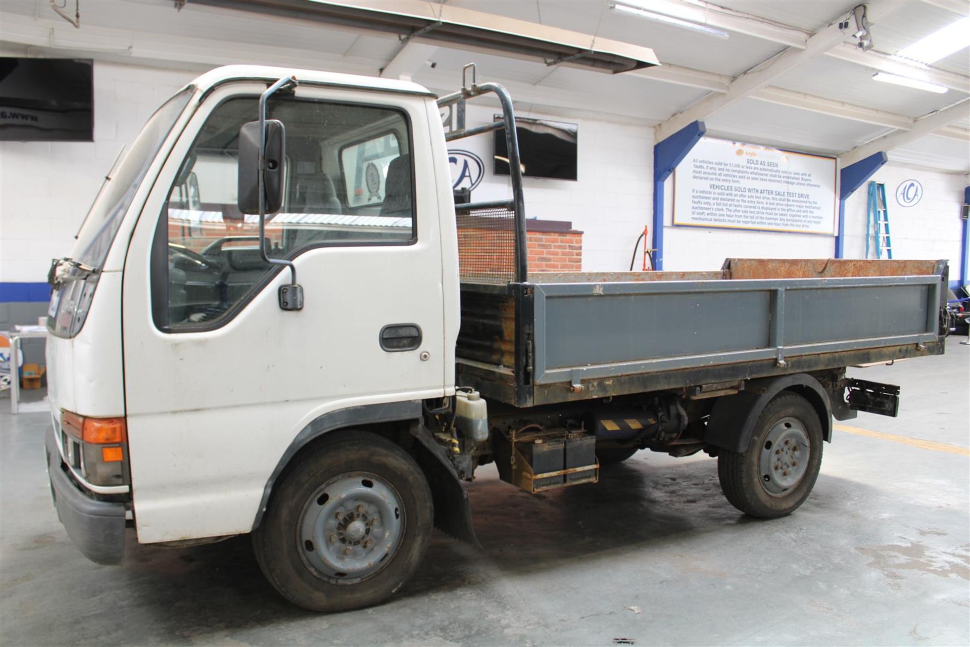 01 Y Isuzu NKR 55