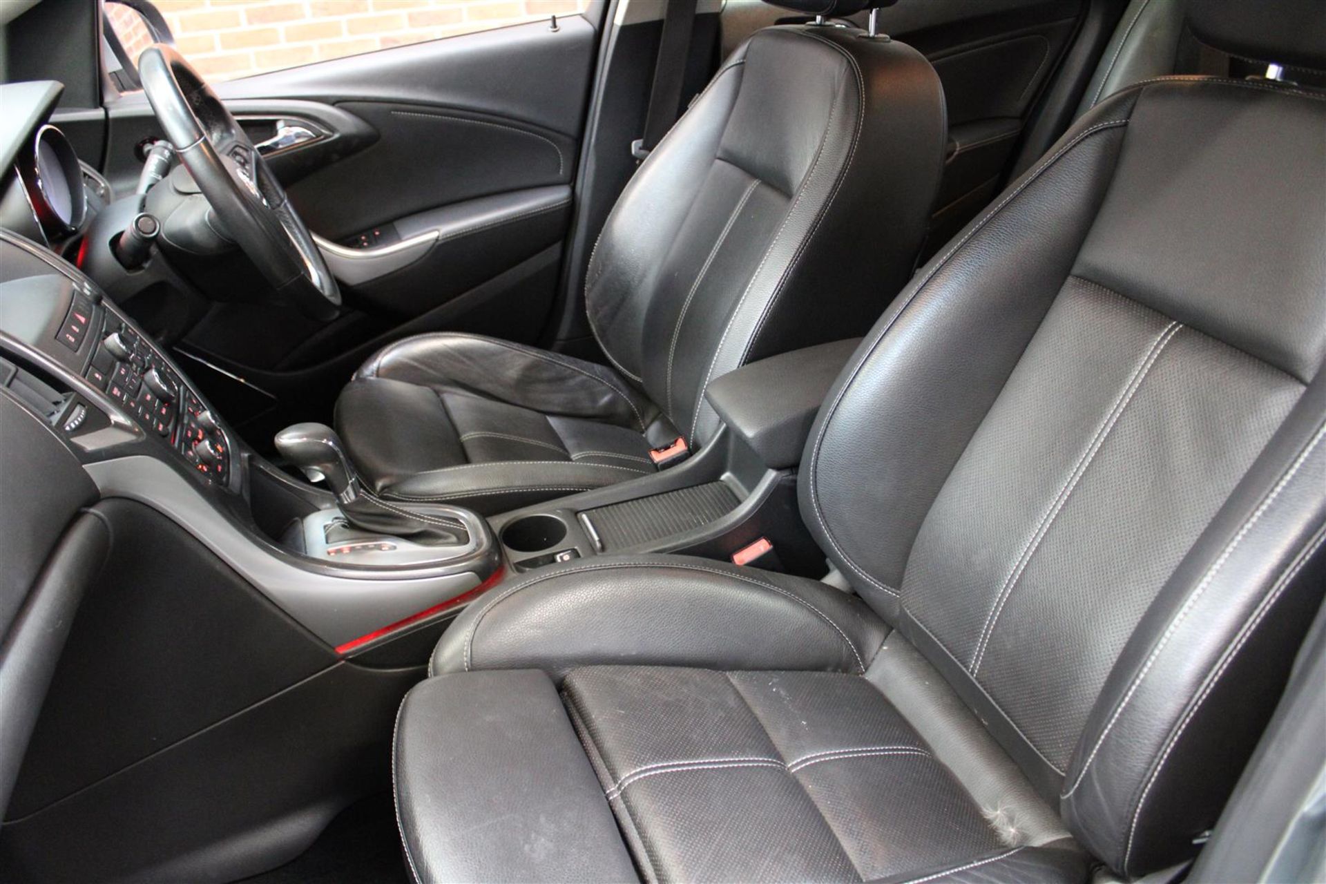 12 12 Vauxhall Astra Elite CDTI Auto - Image 11 of 31