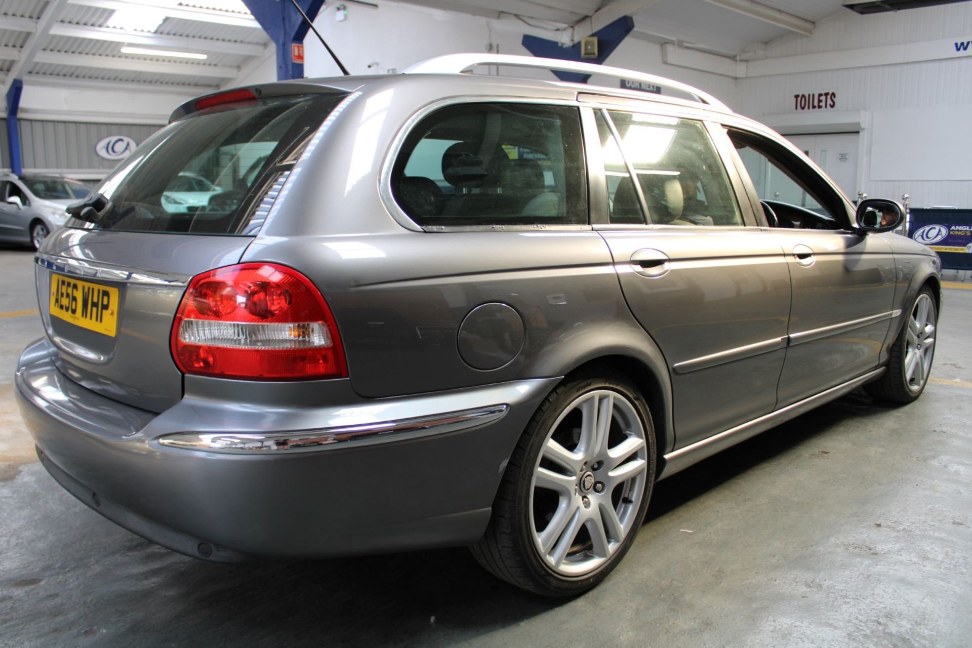 56 06 Jaguar X-Type Estate - Image 26 of 32