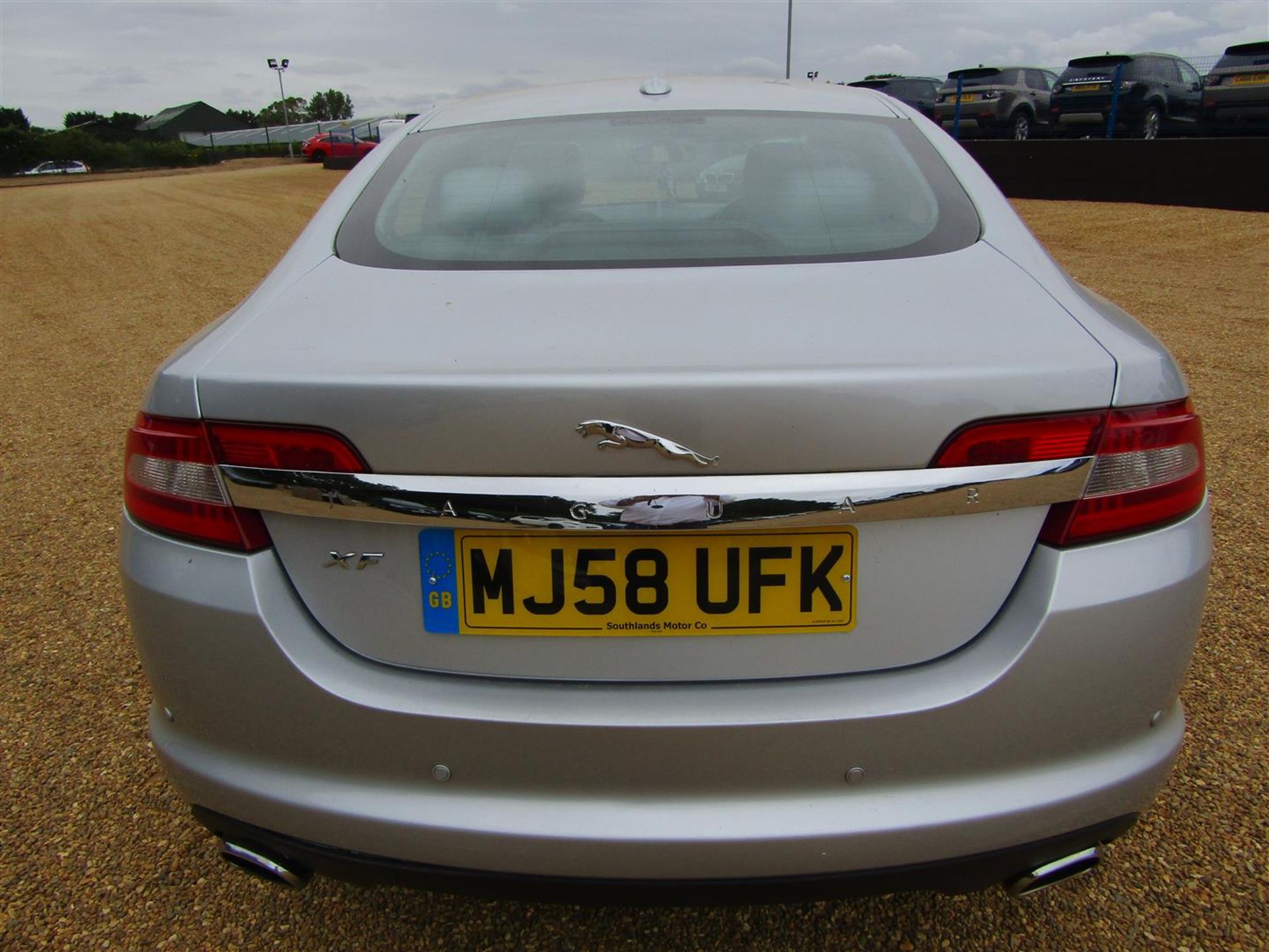 58 09 Jaguar XF Luxury D V6 A - Image 24 of 25