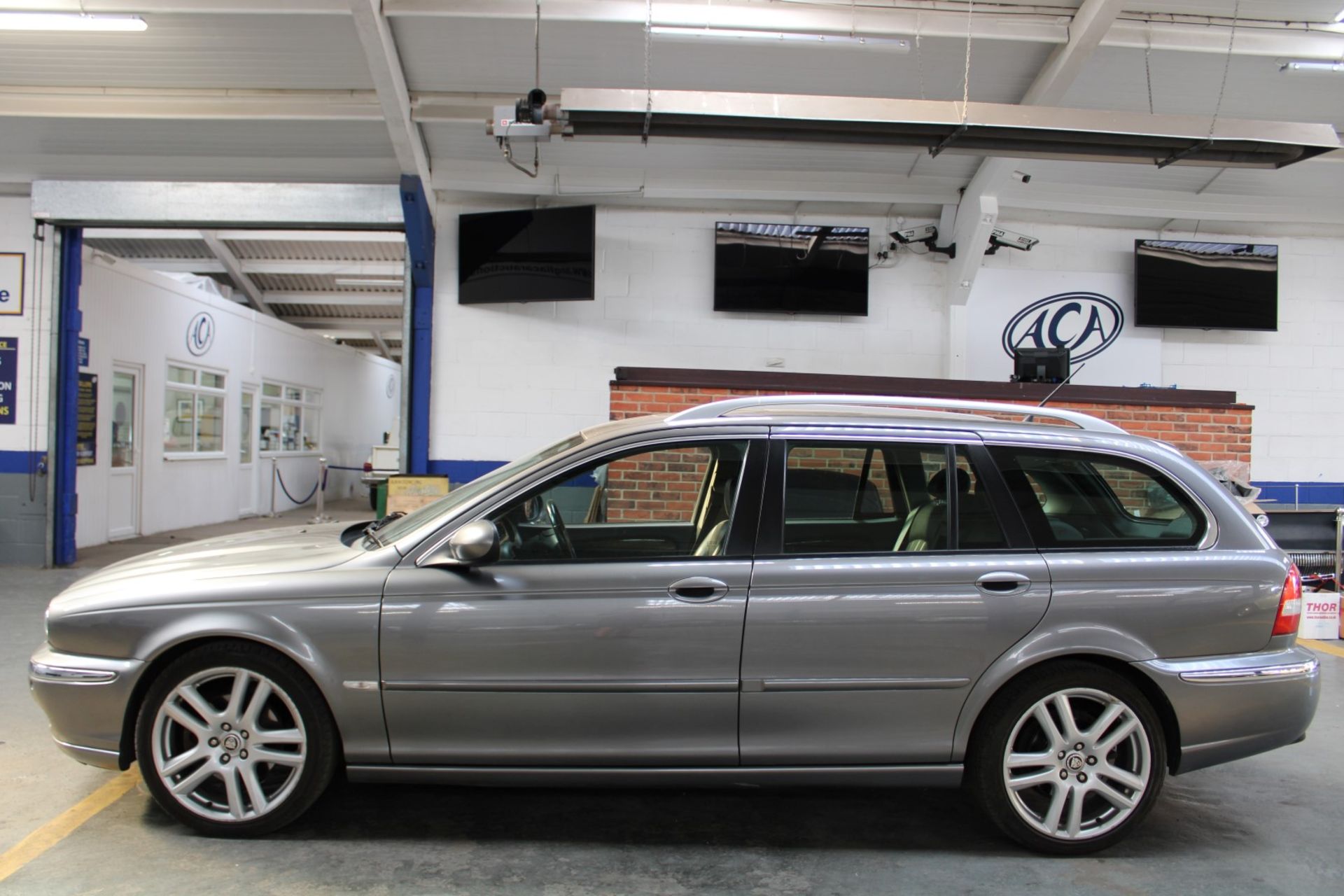 56 06 Jaguar X-Type Estate - Image 32 of 32