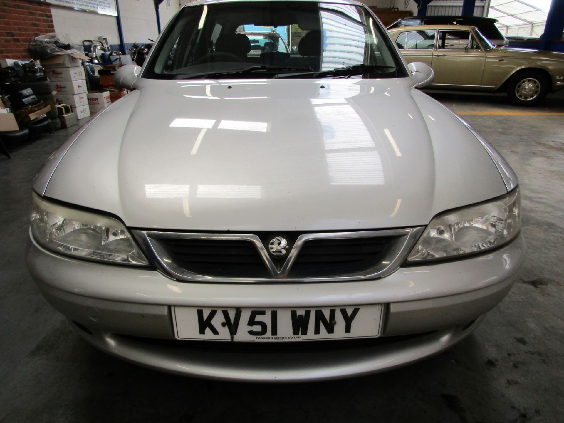 51 01 Vauxhall Vectra LS Auto - Image 2 of 22