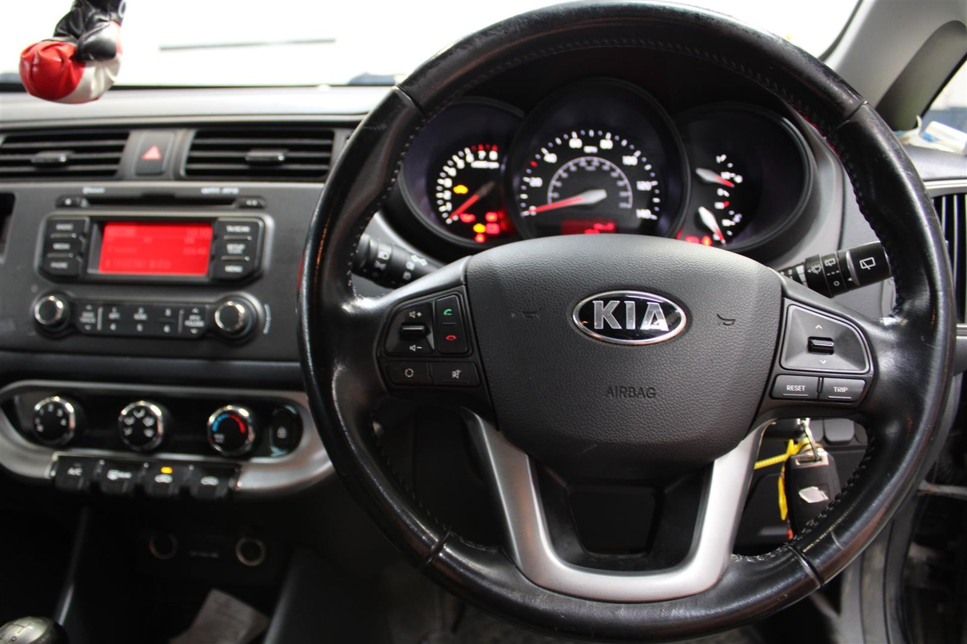 63 13 Kia Rio 2 - Image 14 of 29