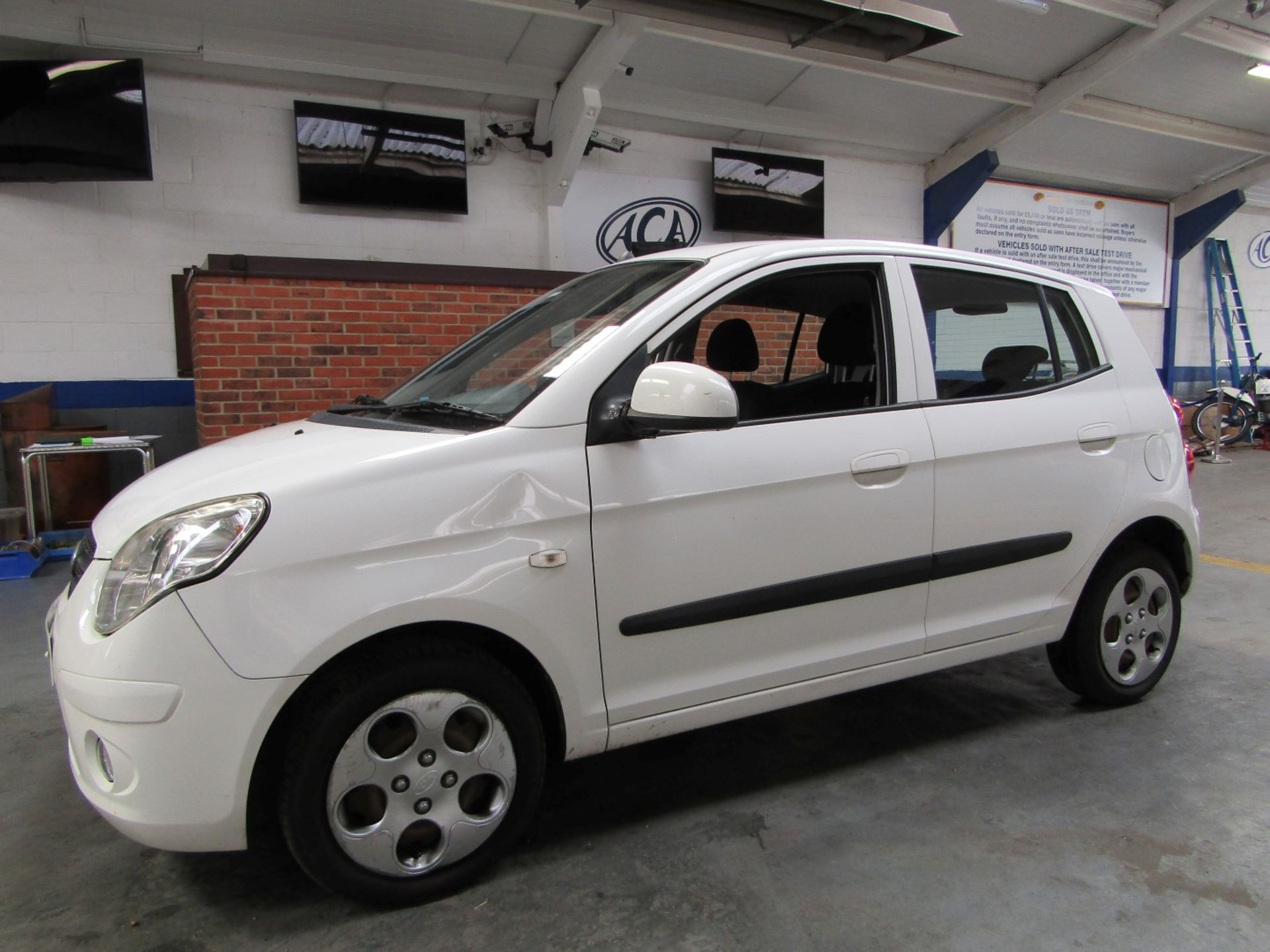 10 10 Kia Picanto Domino