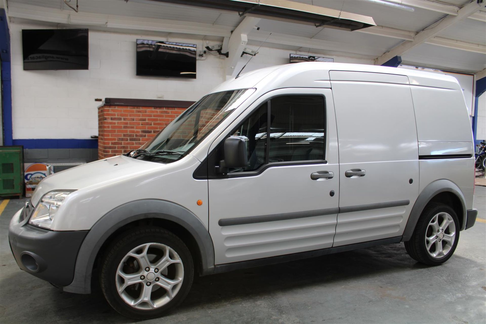 57 08 Ford Transit Conn T230 L110