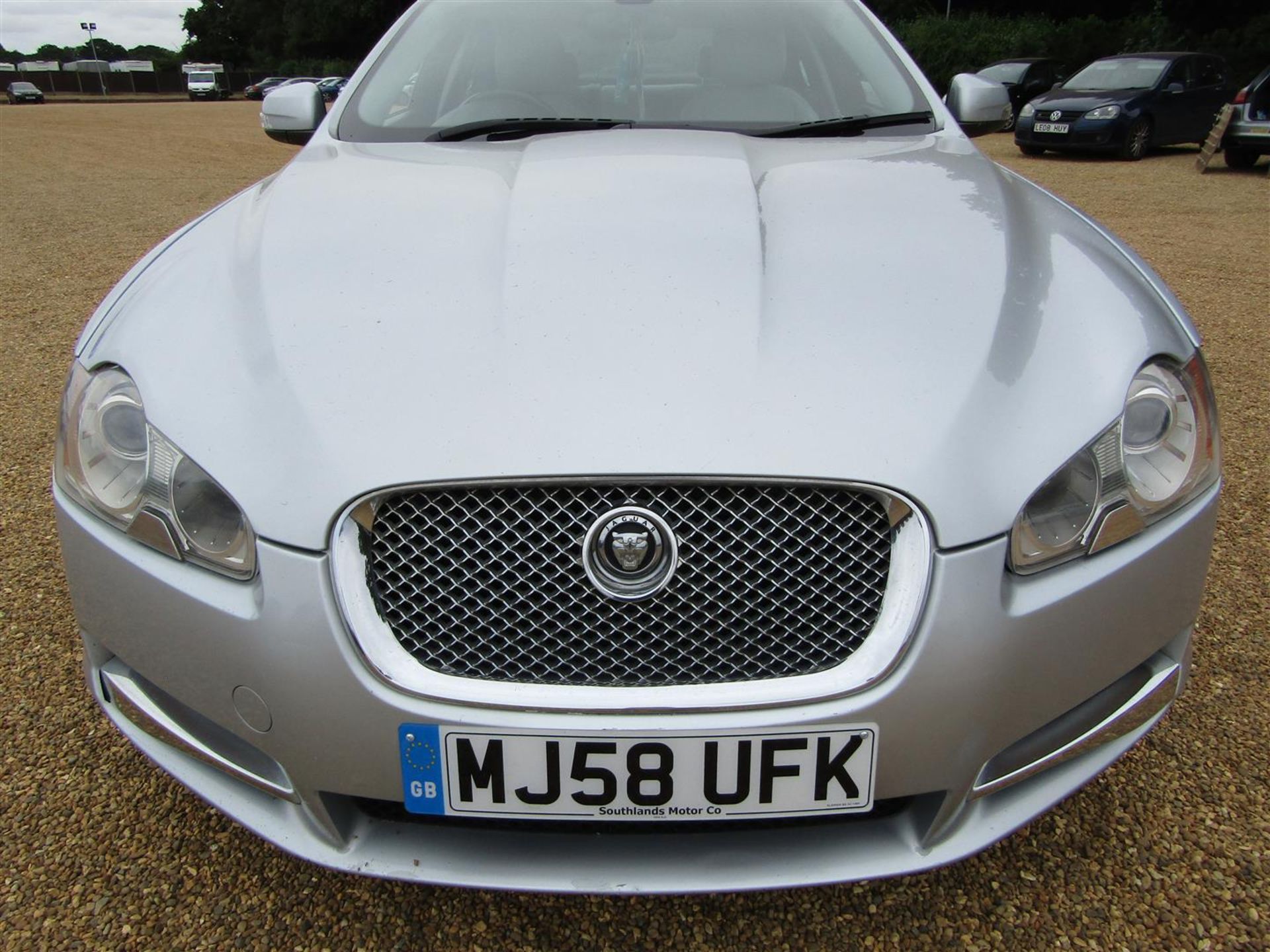 58 09 Jaguar XF Luxury D V6 A - Image 2 of 25