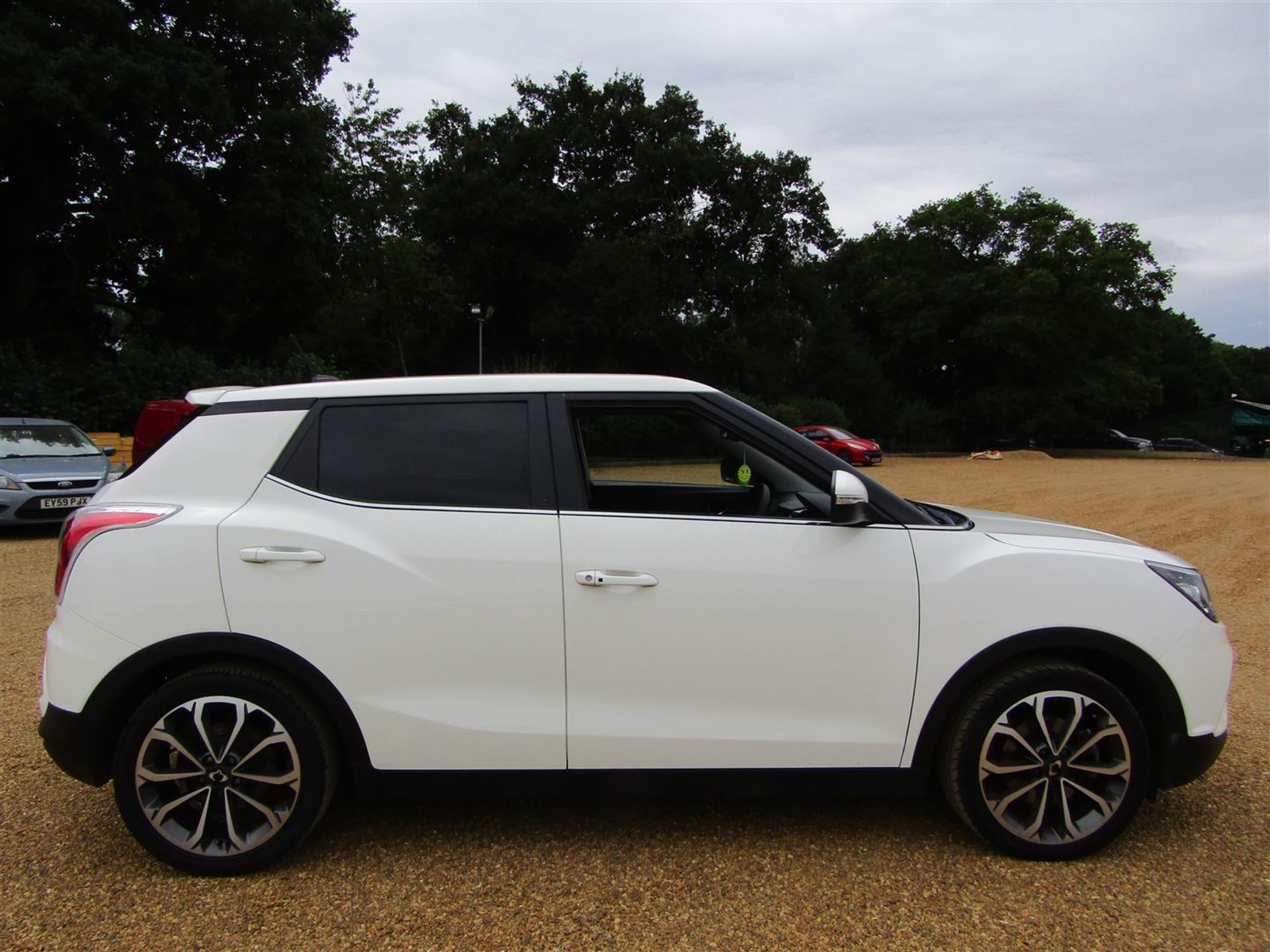 17 17 Ssangyong Tivoli ELX TD - Image 7 of 26