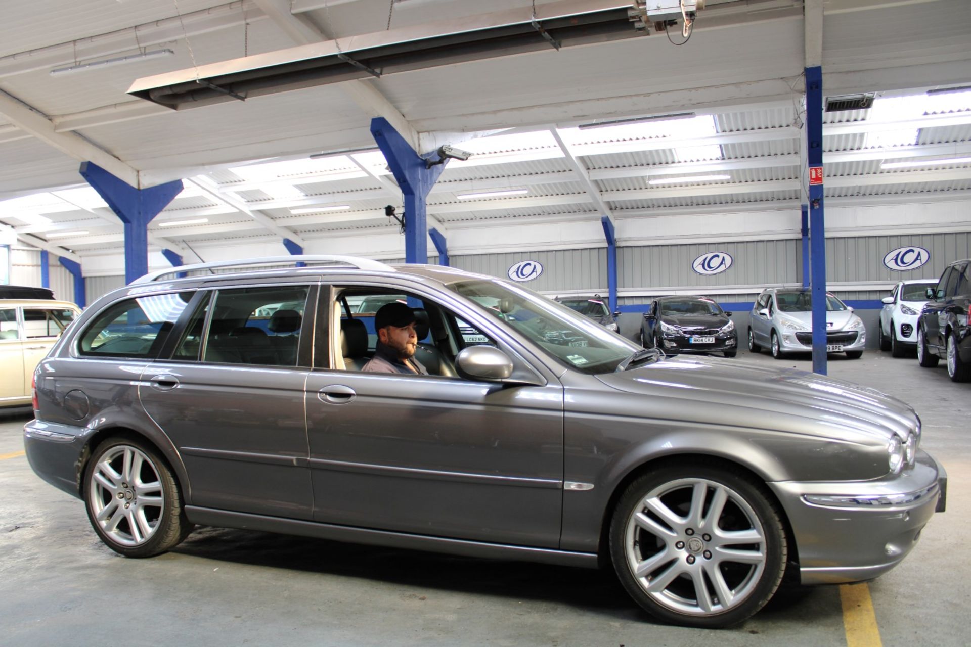 56 06 Jaguar X-Type Estate - Image 24 of 32