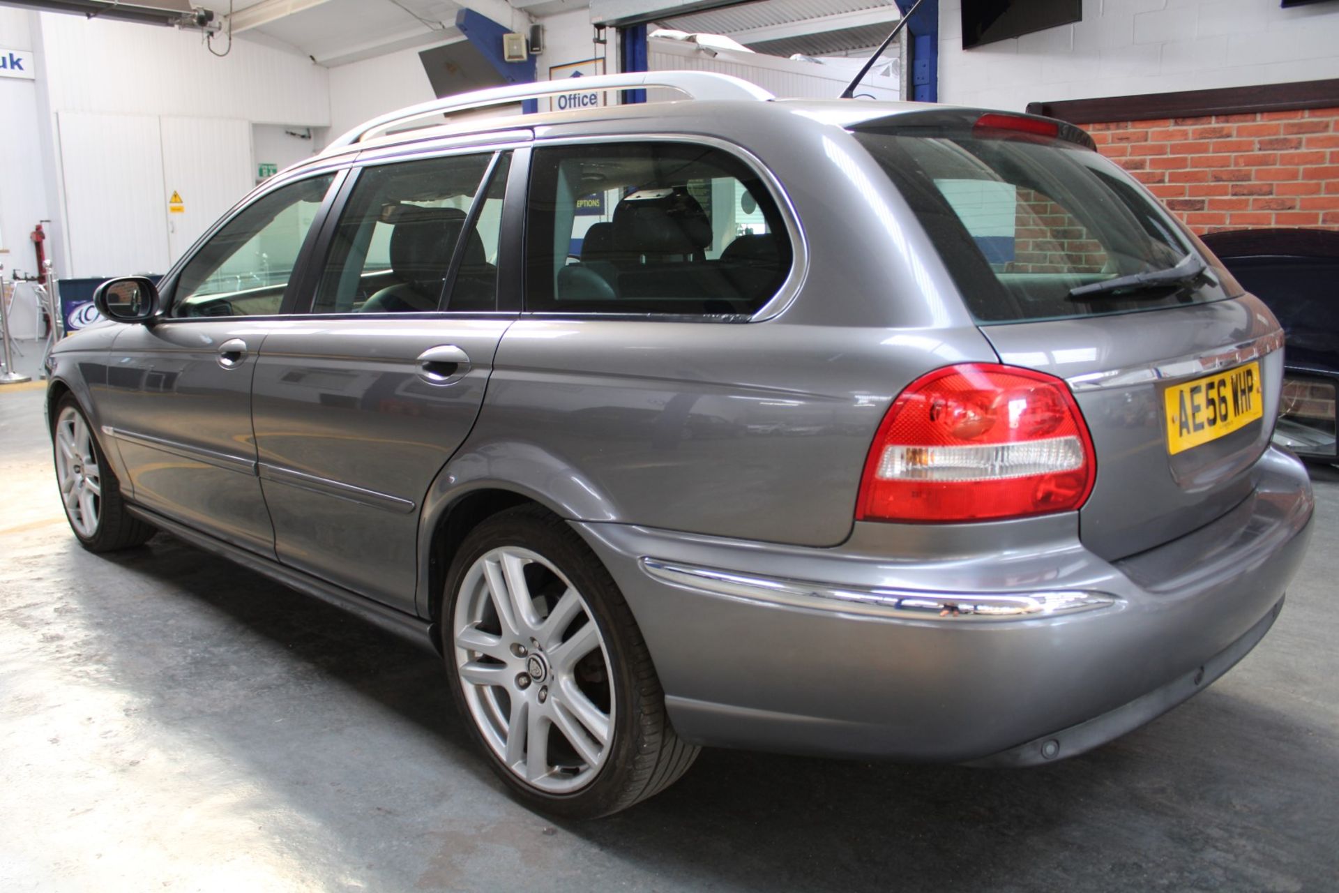 56 06 Jaguar X-Type Estate - Image 31 of 32