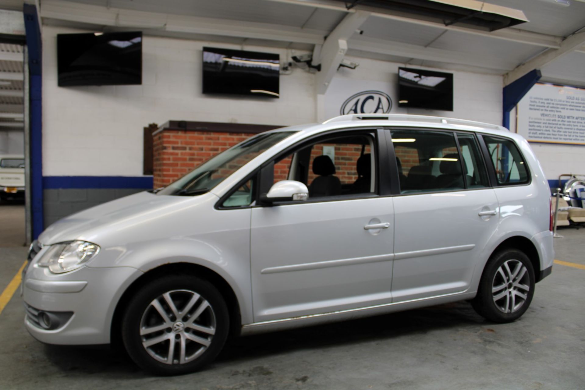 08 08 VW Touran SE TDI (105)