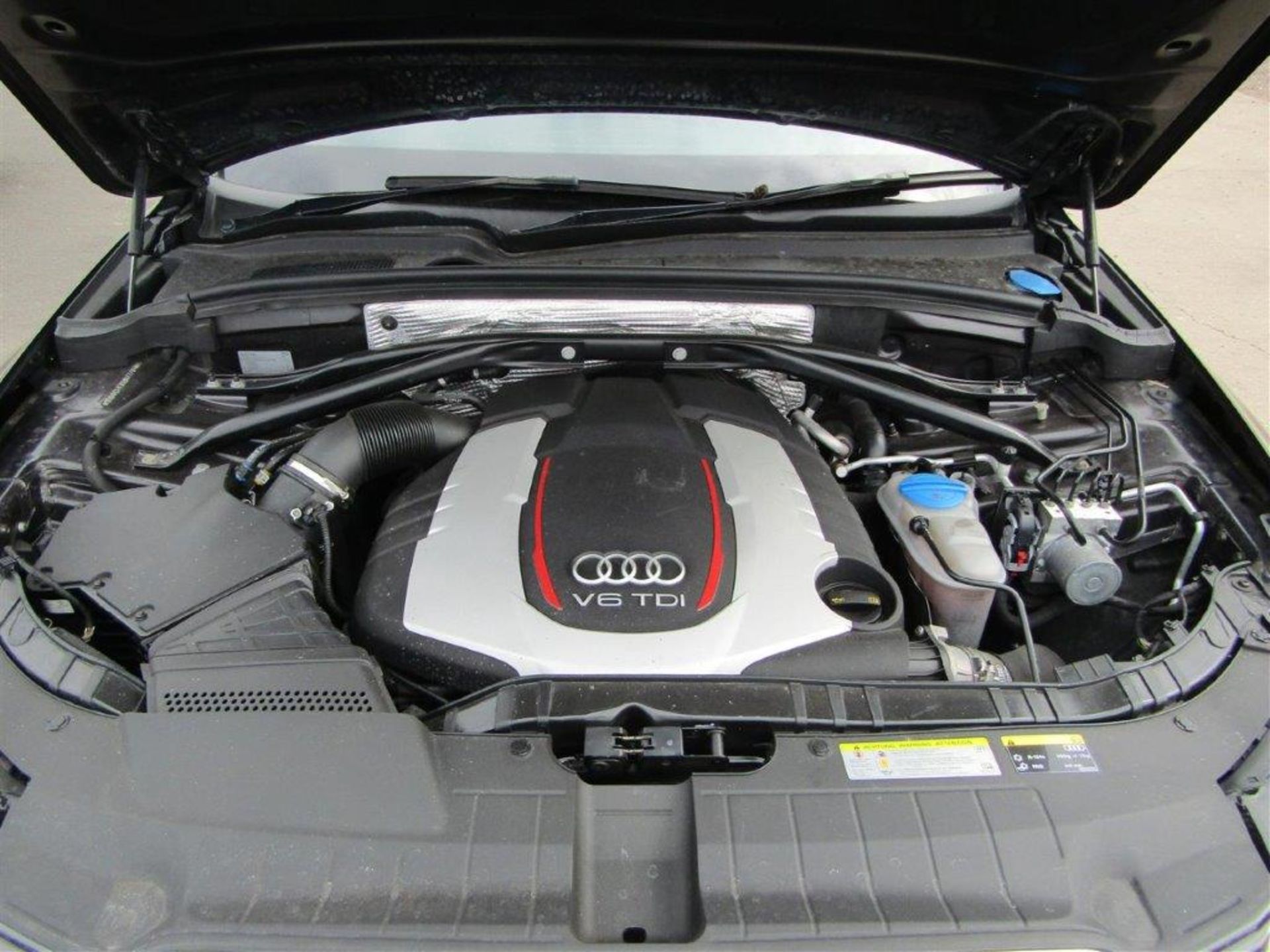 14 14 Audi SQ5 TDI QTTRO AUTO - Image 9 of 28