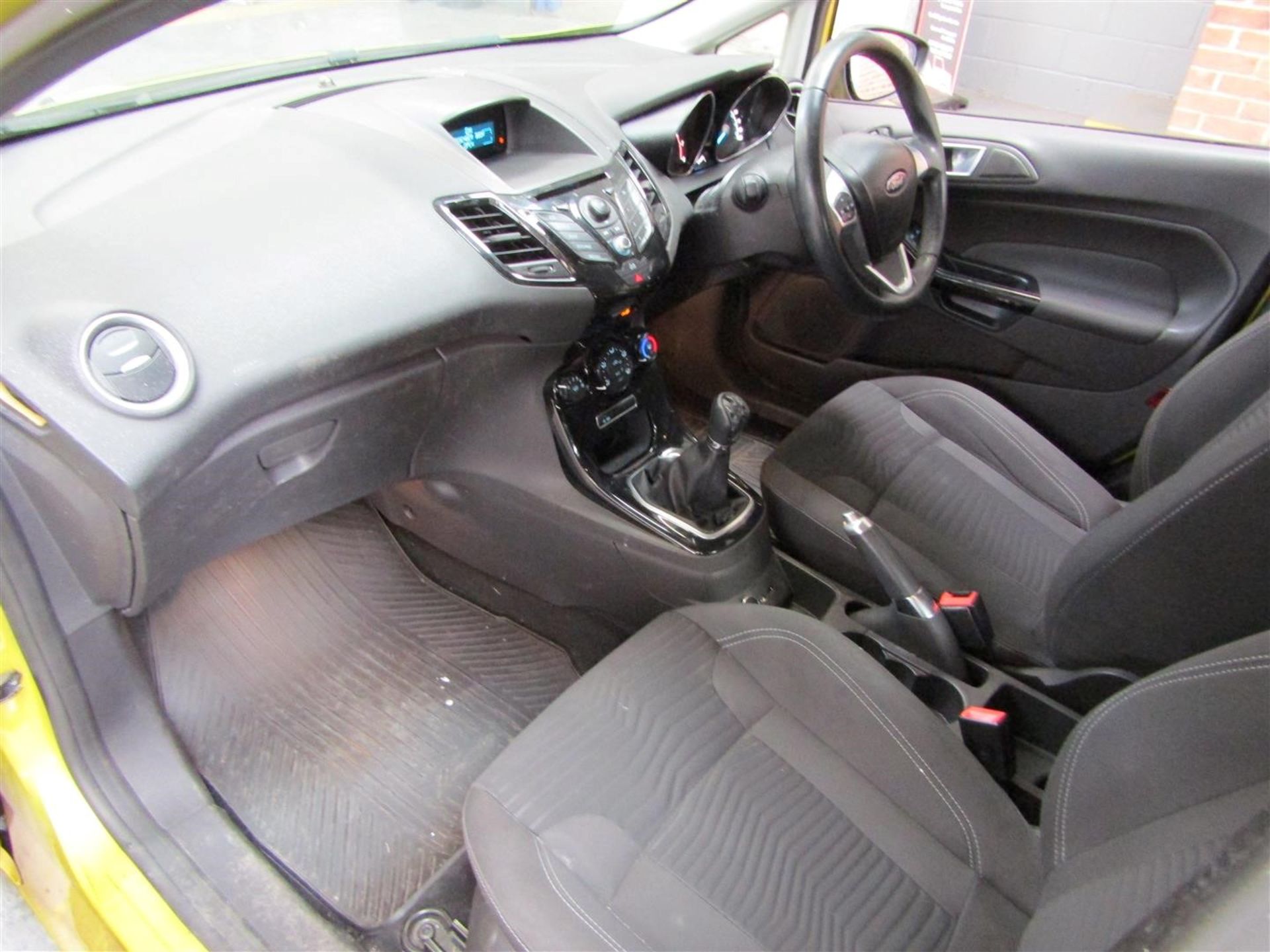 13 13 Ford Fiesta Zetec - Image 6 of 24